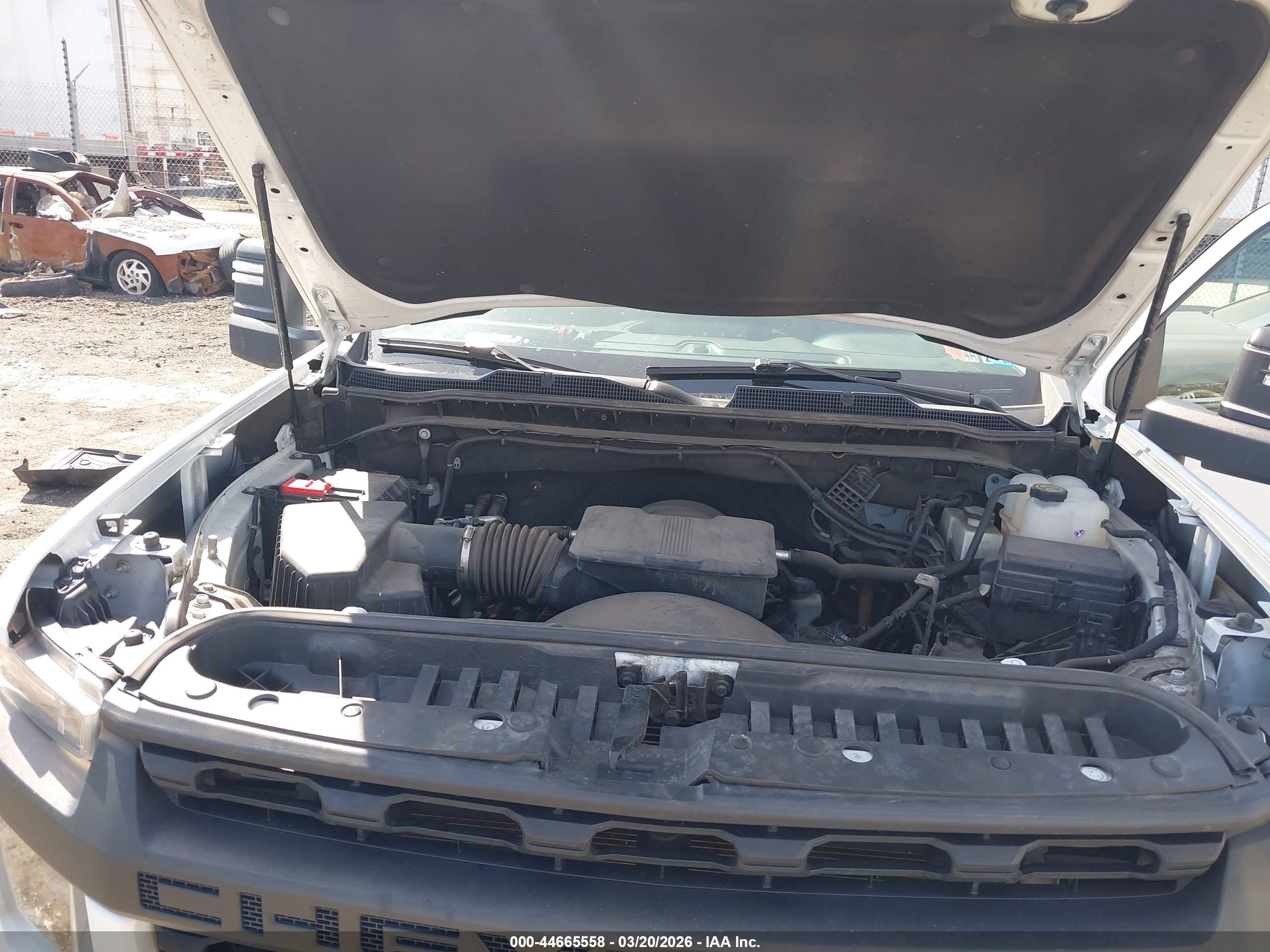 CHEVROLET SILVERADO image 10
