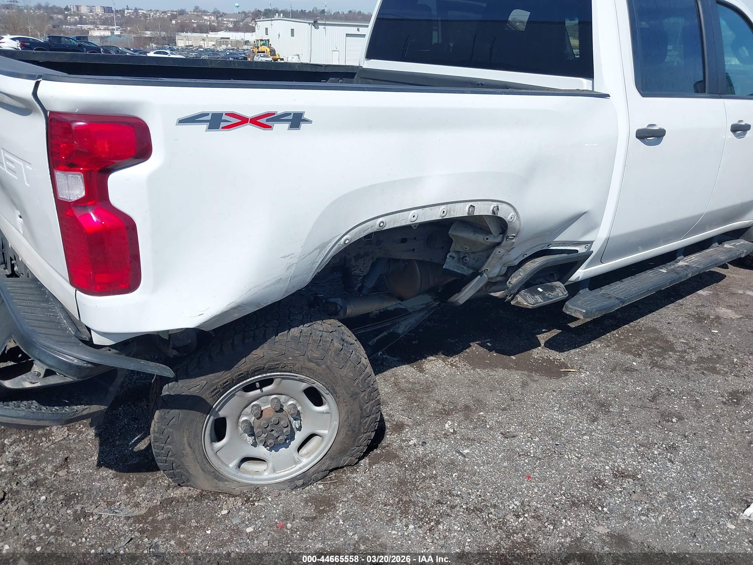 CHEVROLET SILVERADO image 6