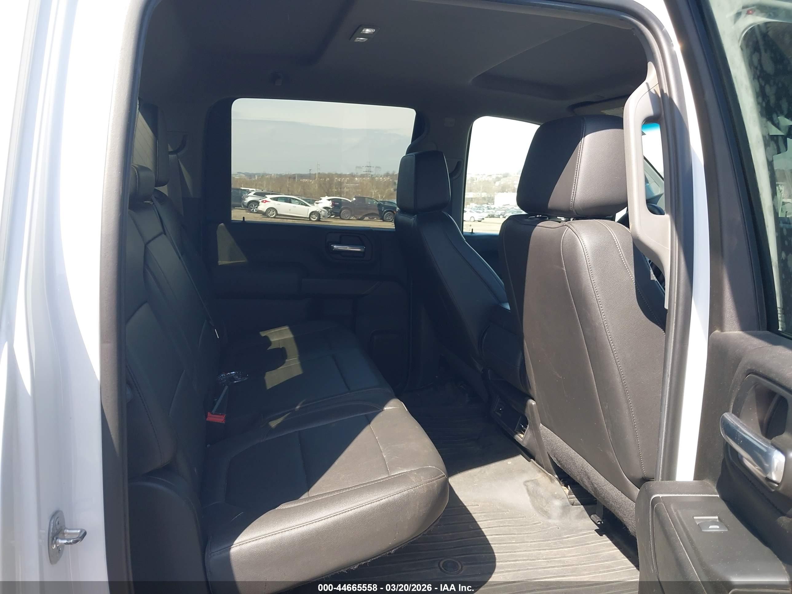 CHEVROLET SILVERADO image 8