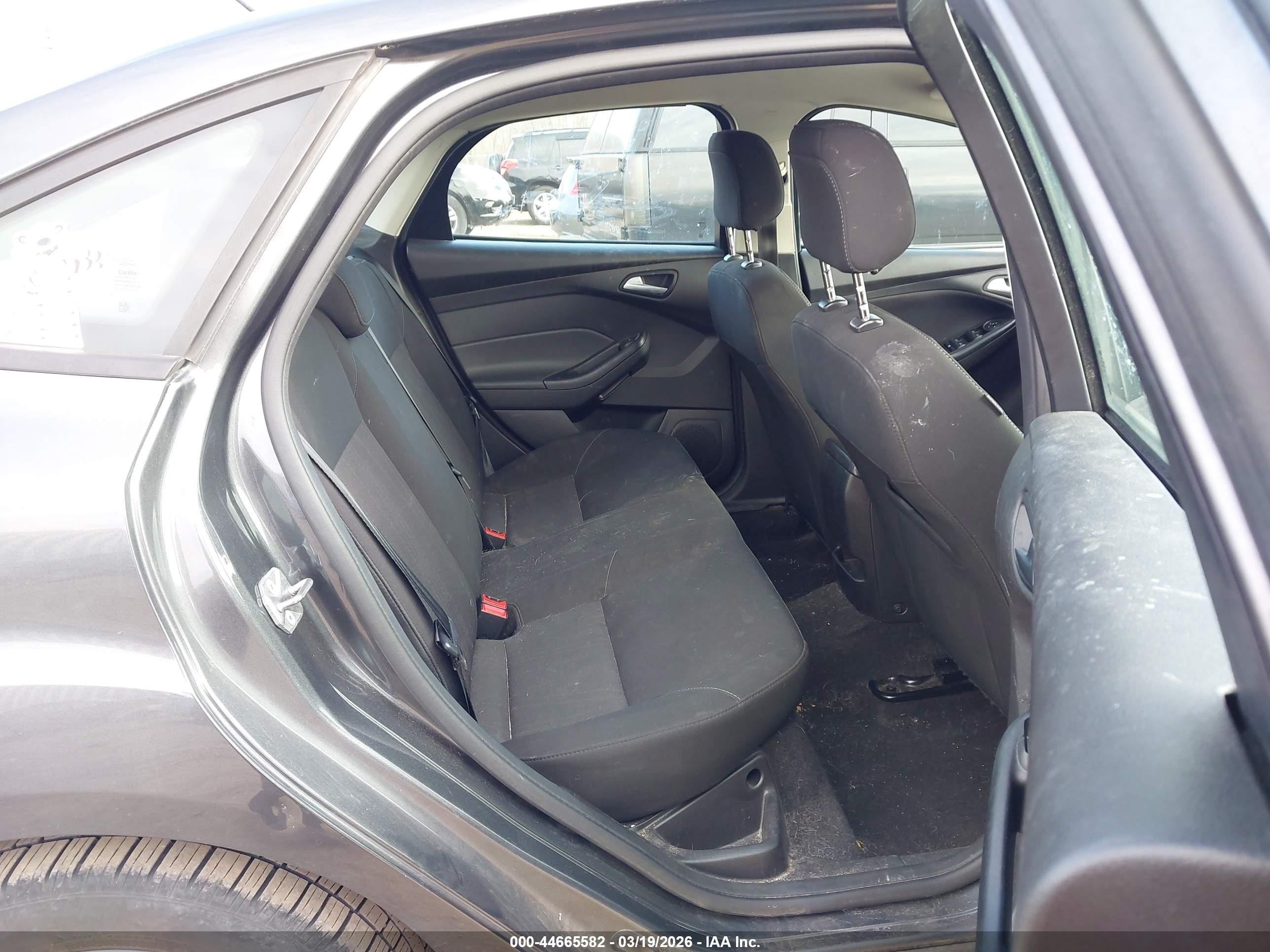 FORD FOCUS image 8