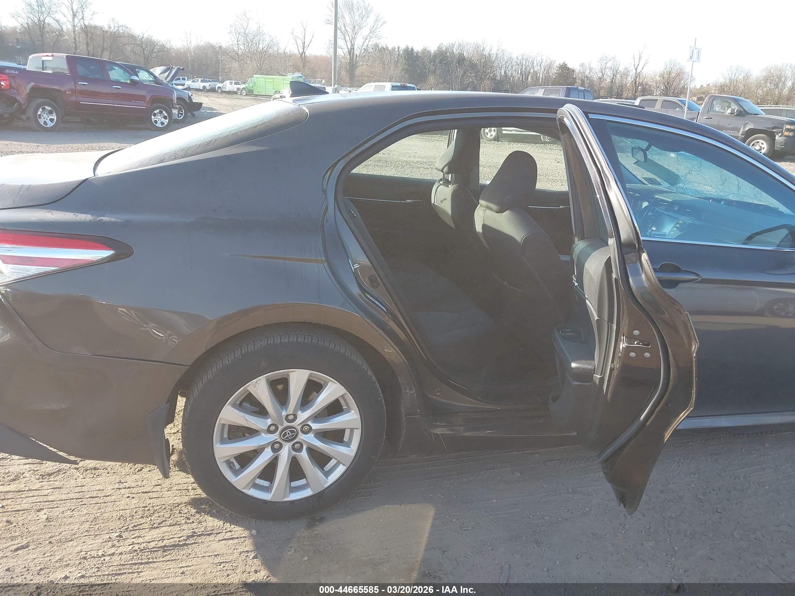 TOYOTA CAMRY image 8