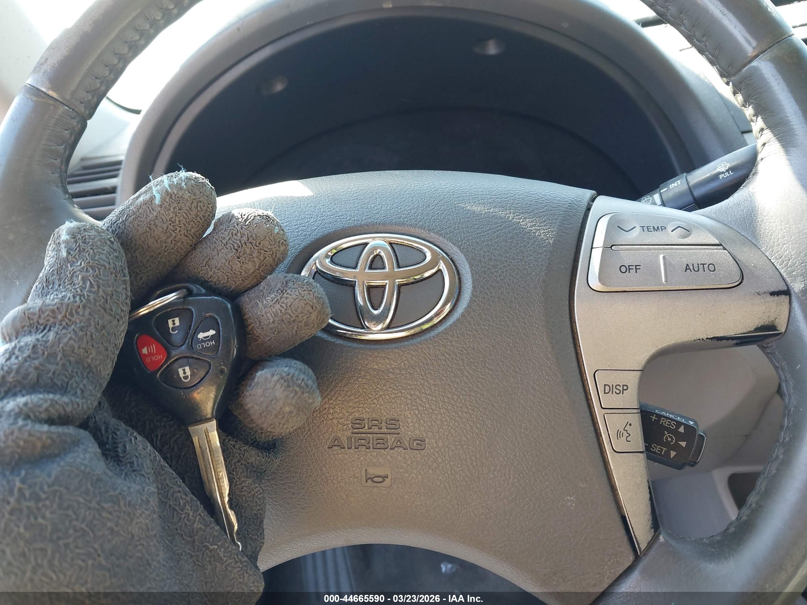 TOYOTA CAMRY image 11