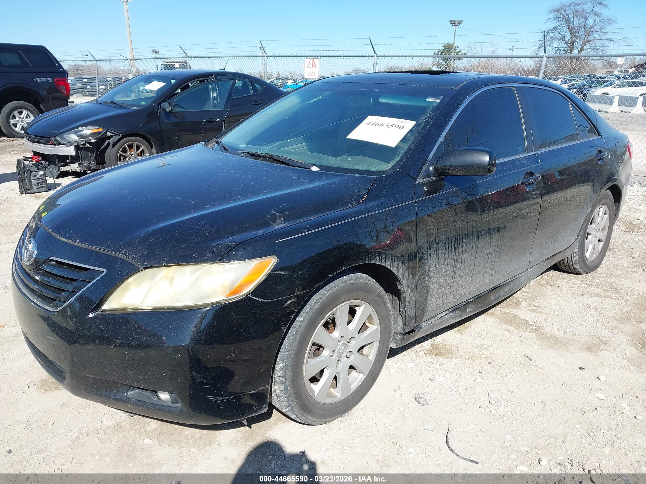 TOYOTA CAMRY image 2