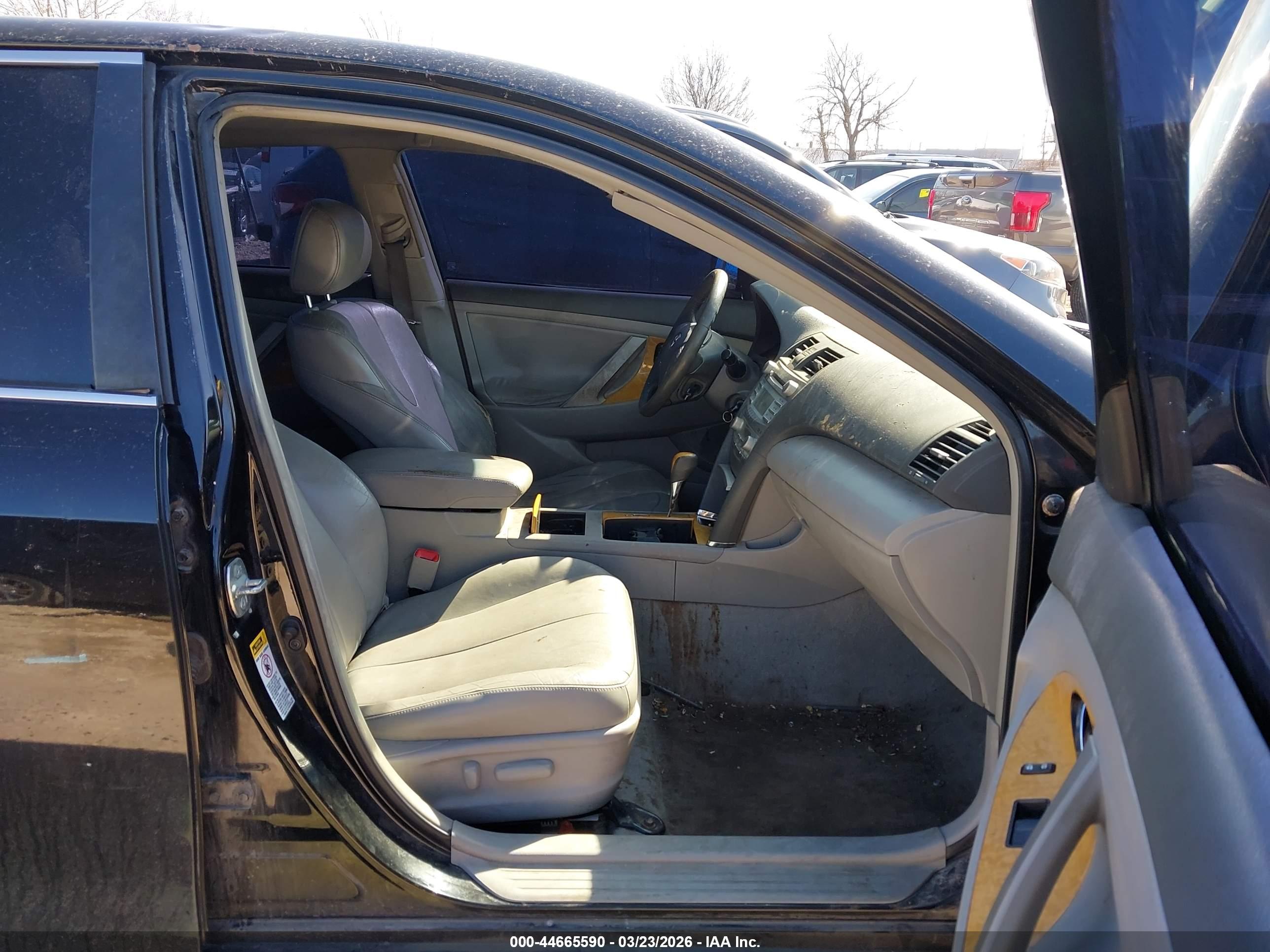 TOYOTA CAMRY image 5