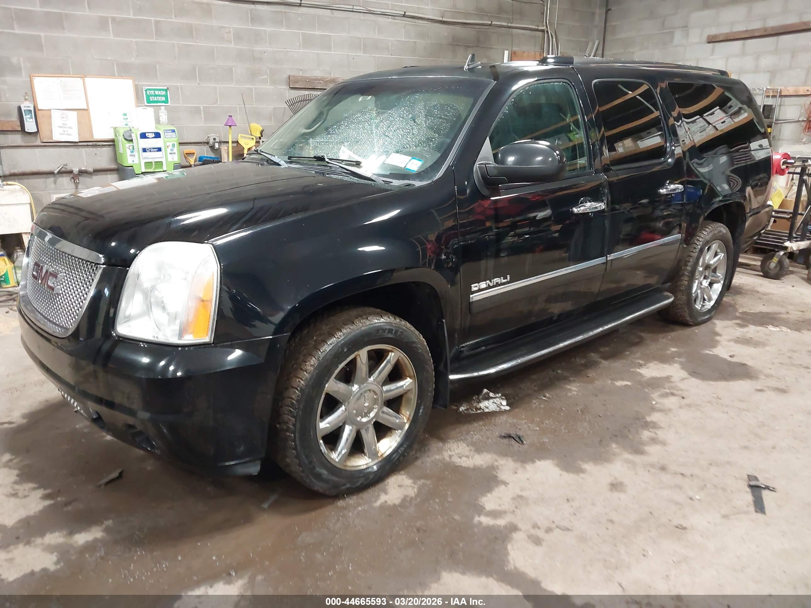GMC YUKON image 2
