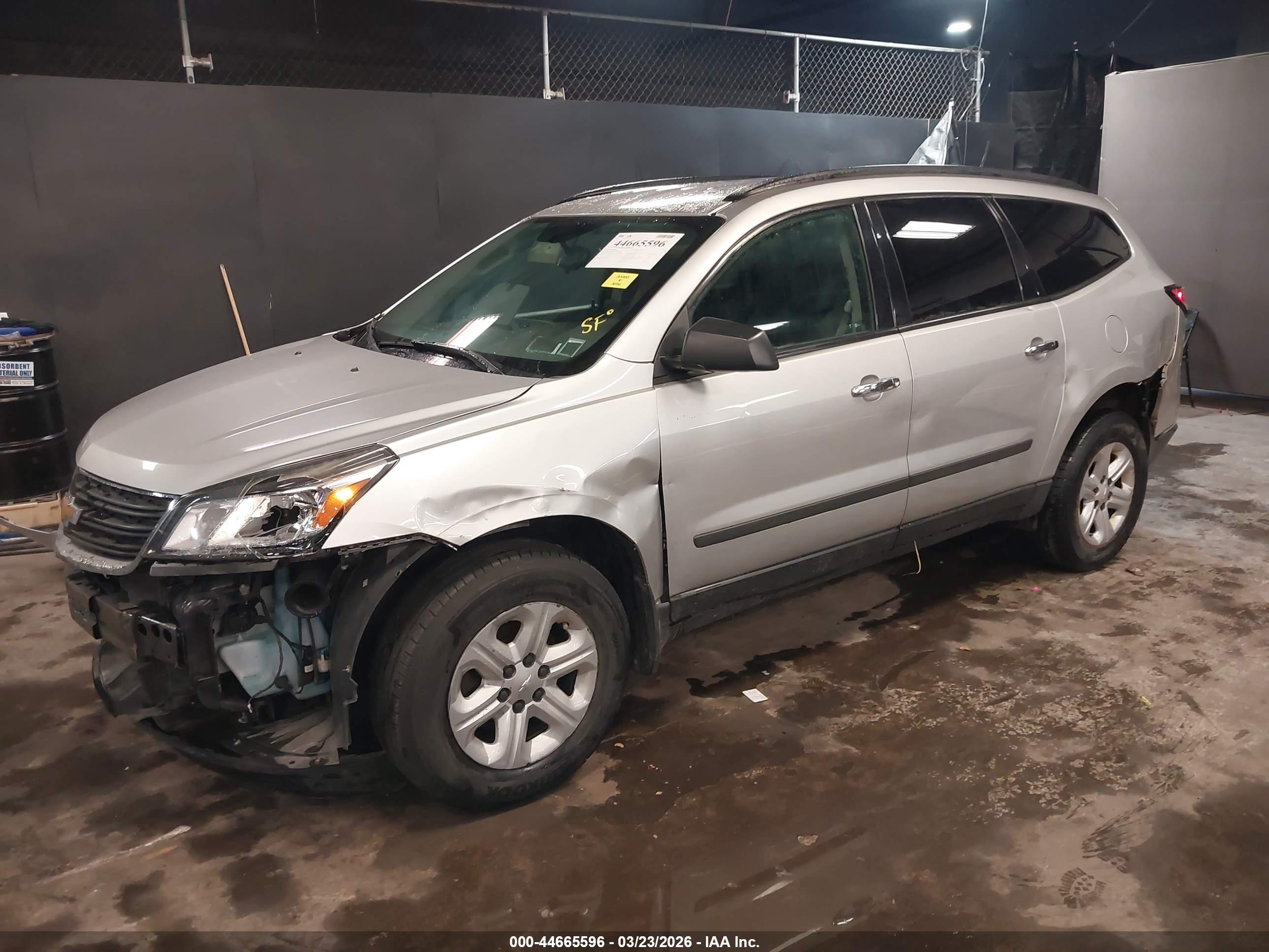 CHEVROLET TRAVERSE image 2