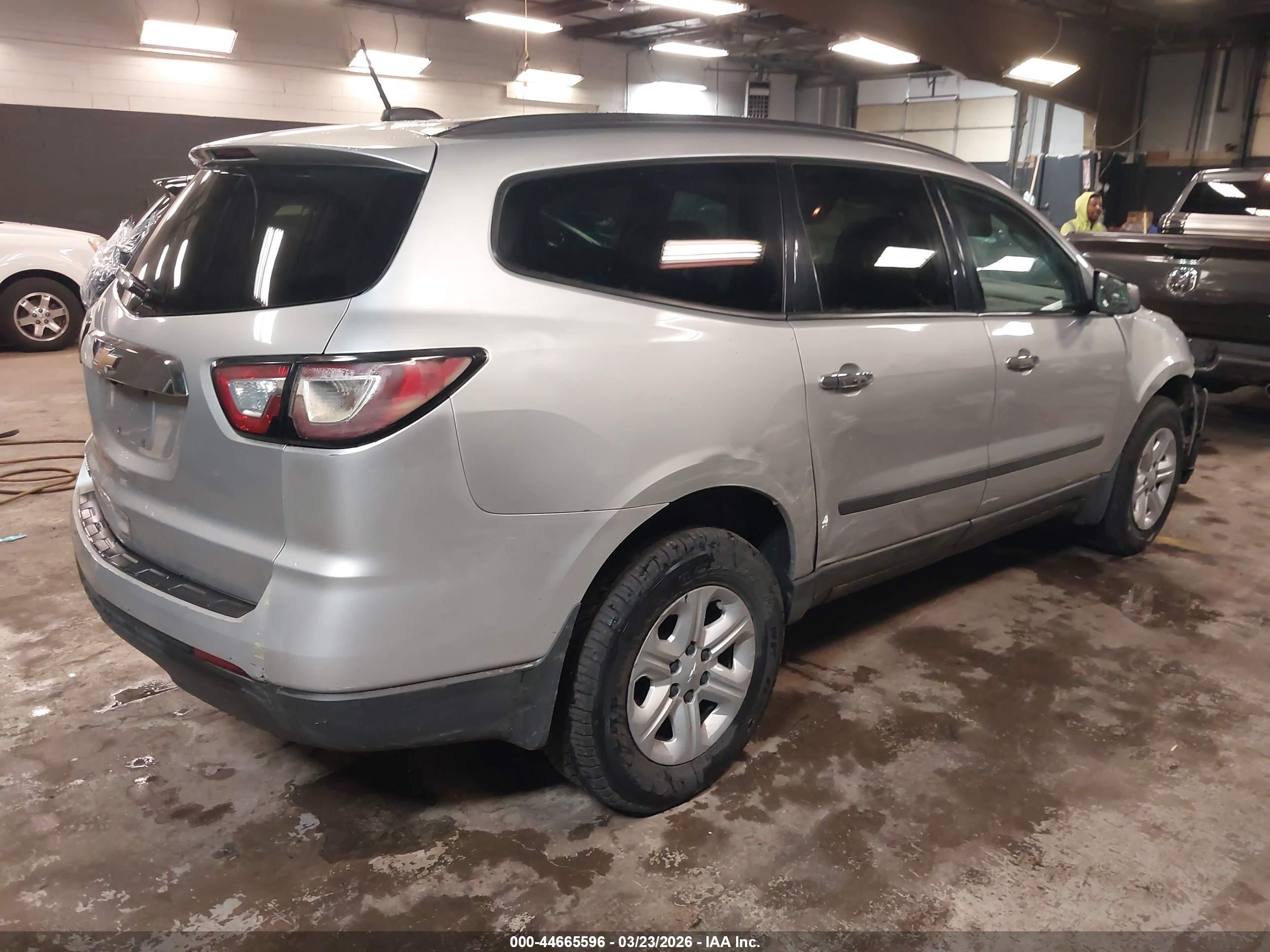 CHEVROLET TRAVERSE image 4
