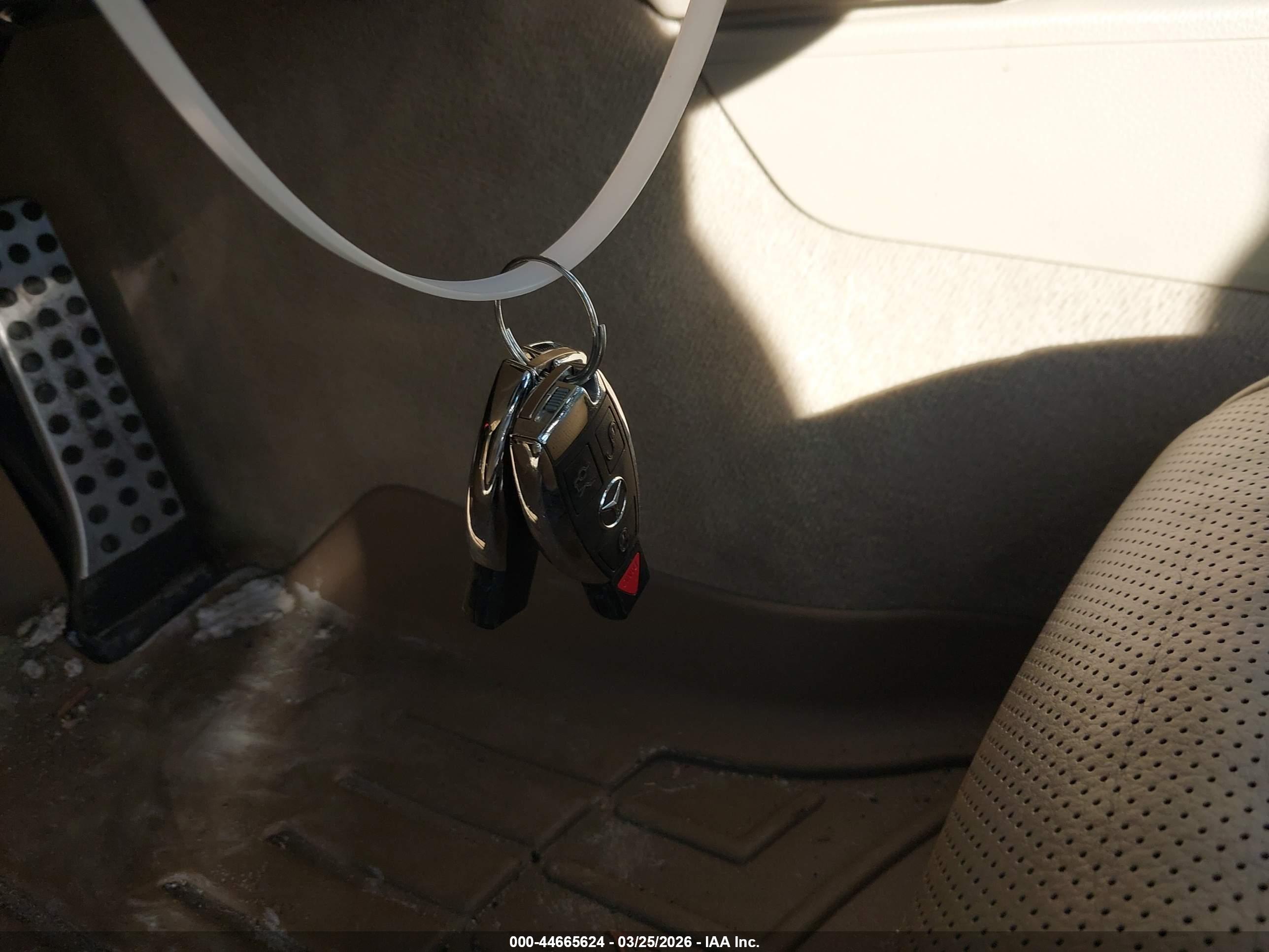 MERCEDES-BENZ E image 11