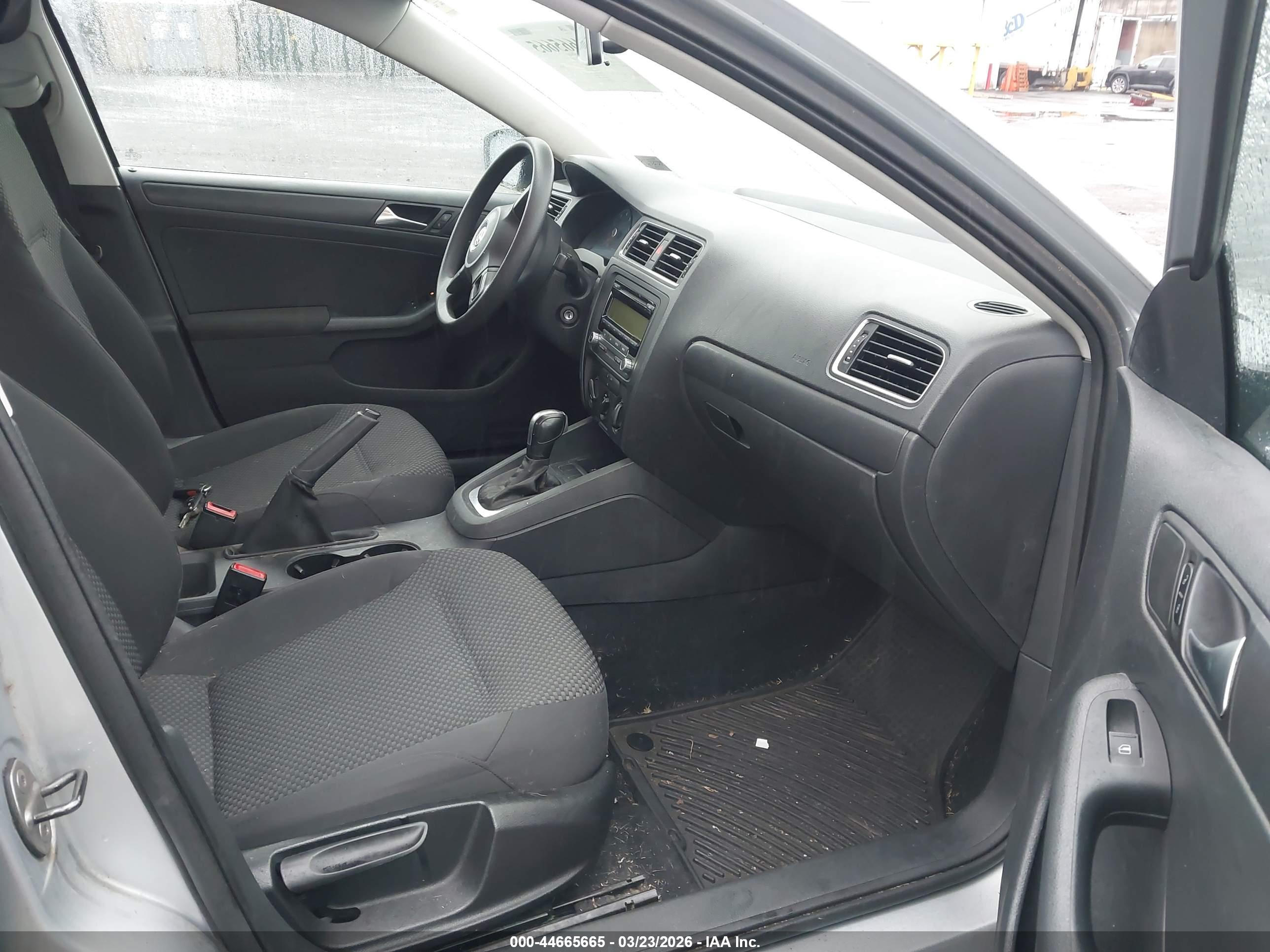 VOLKSWAGEN JETTA image 5