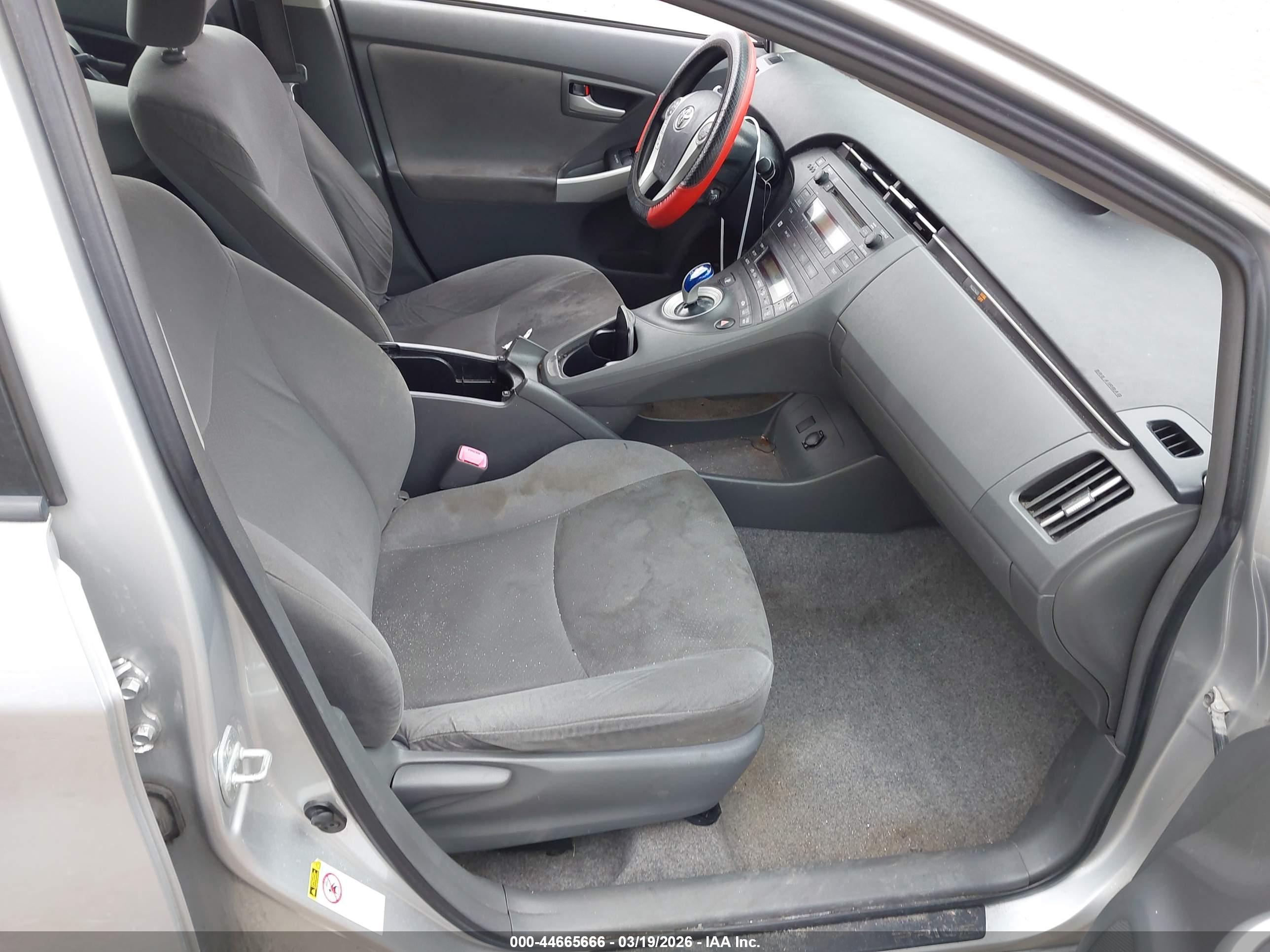 TOYOTA PRIUS image 5