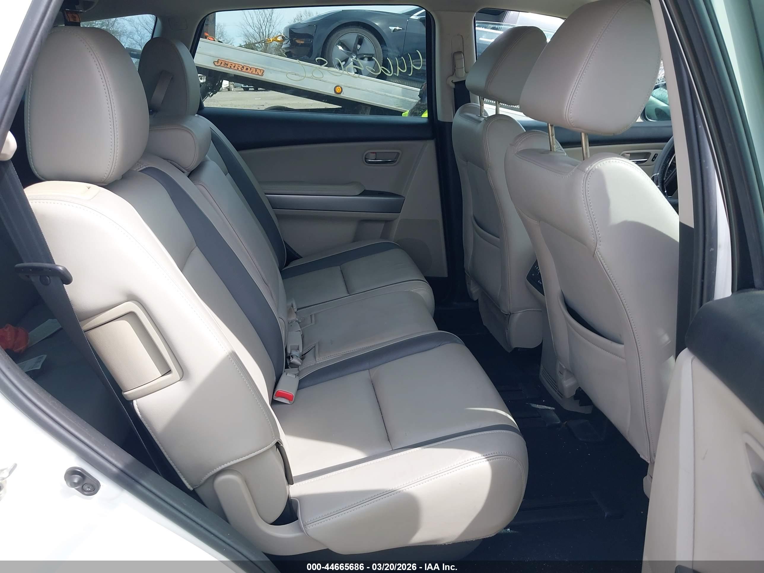 MAZDA CX-9 image 8