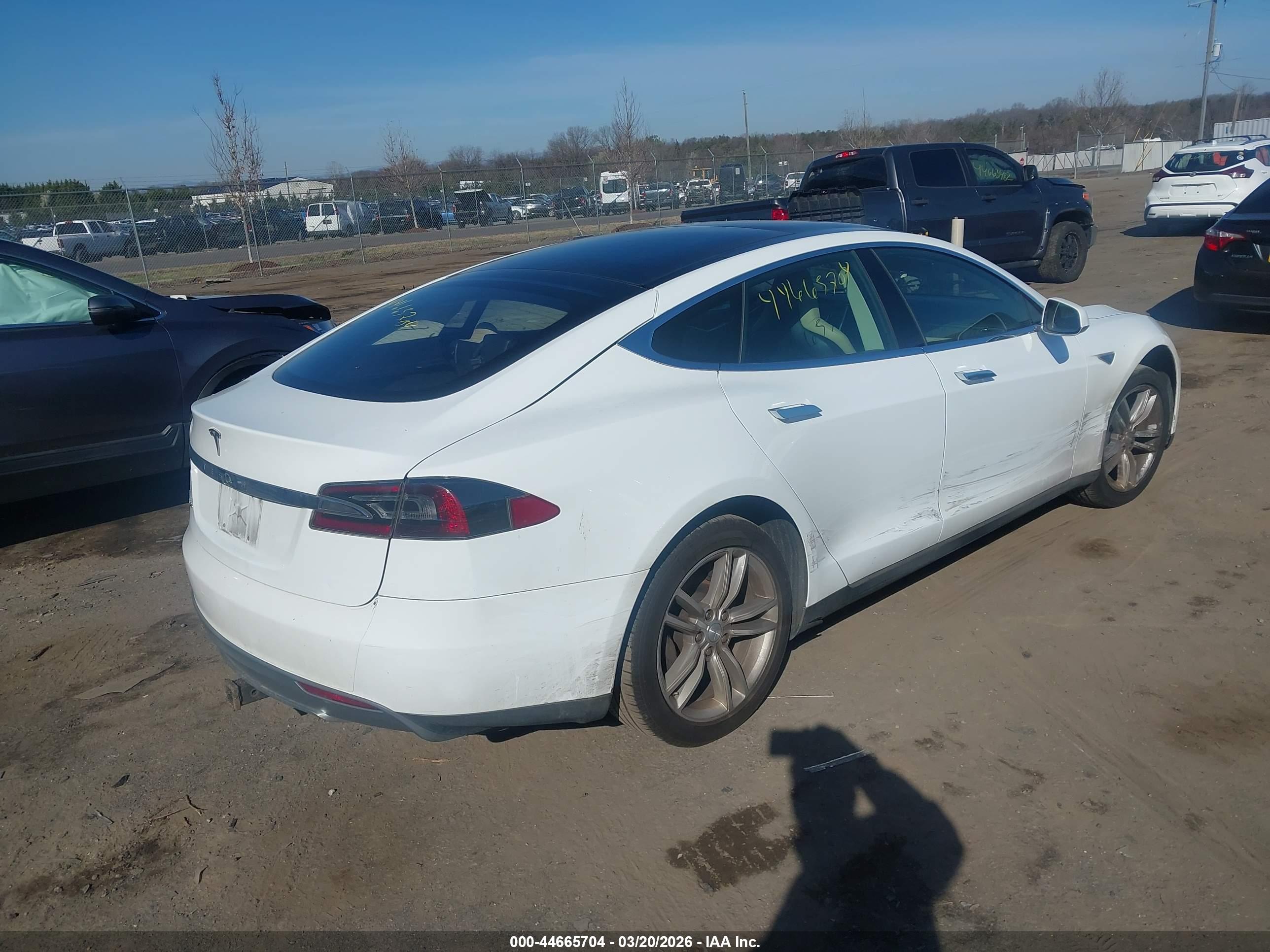 TESLA MODEL image 4