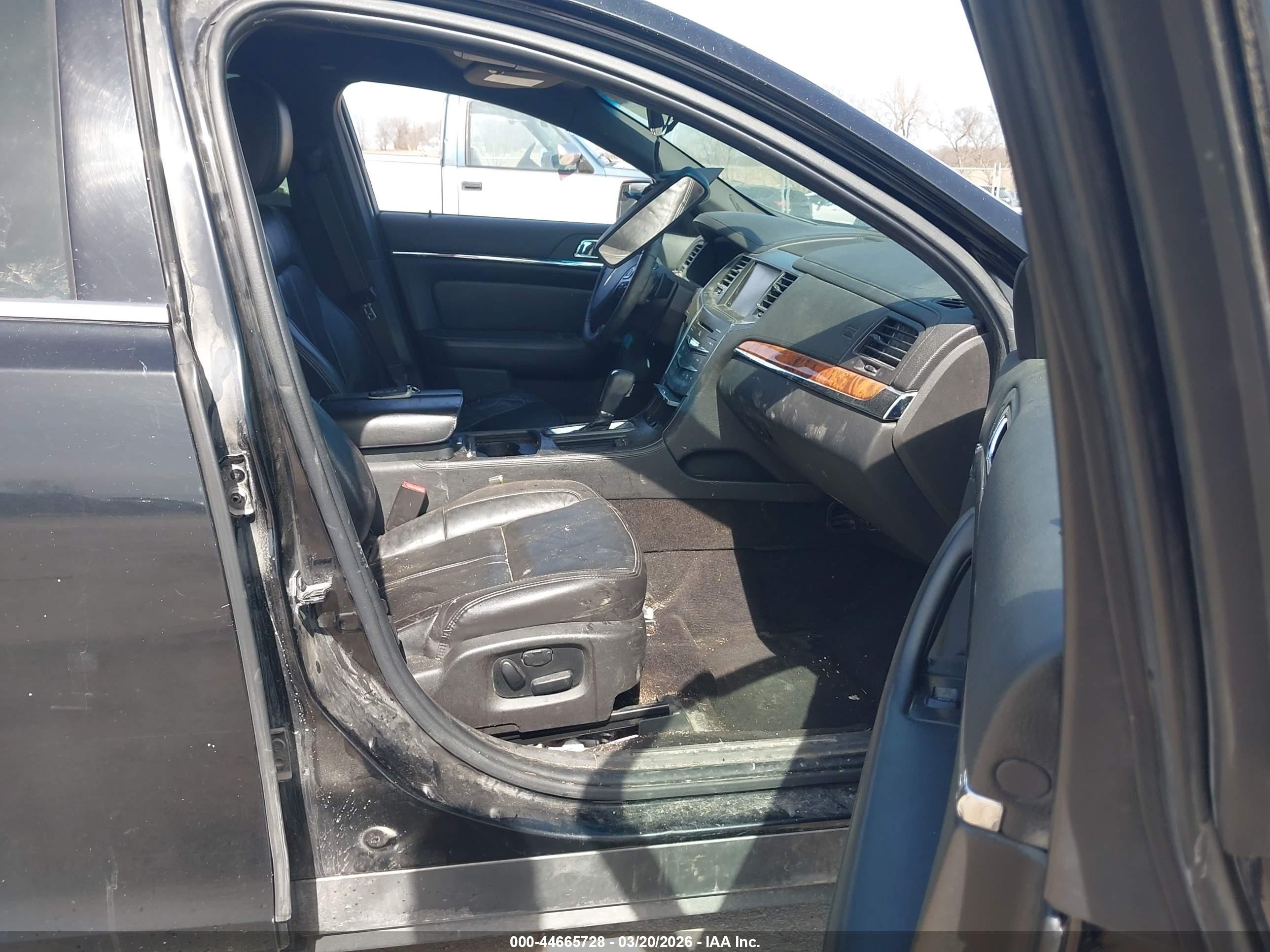 LINCOLN MKS image 5