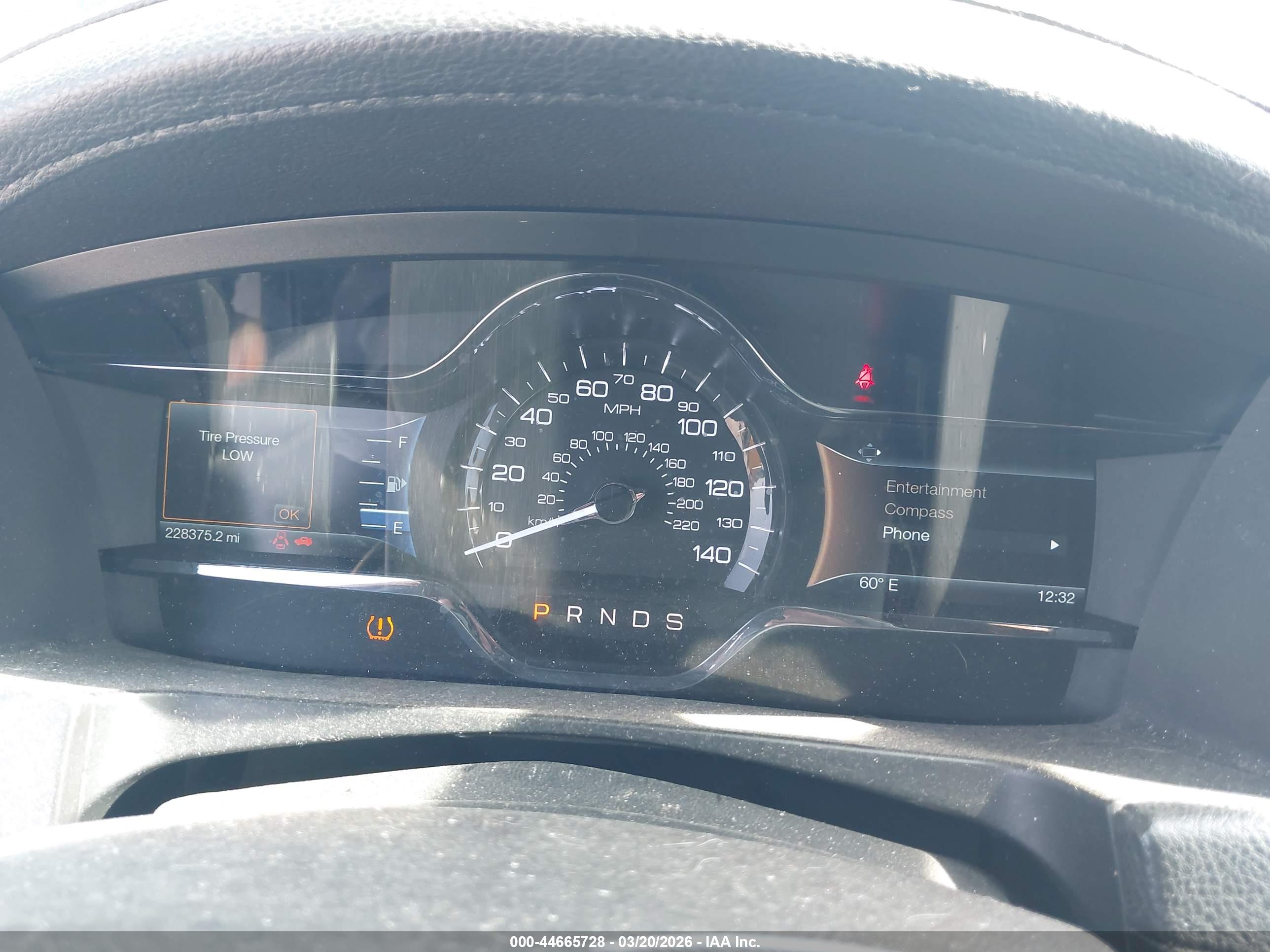 LINCOLN MKS image 7