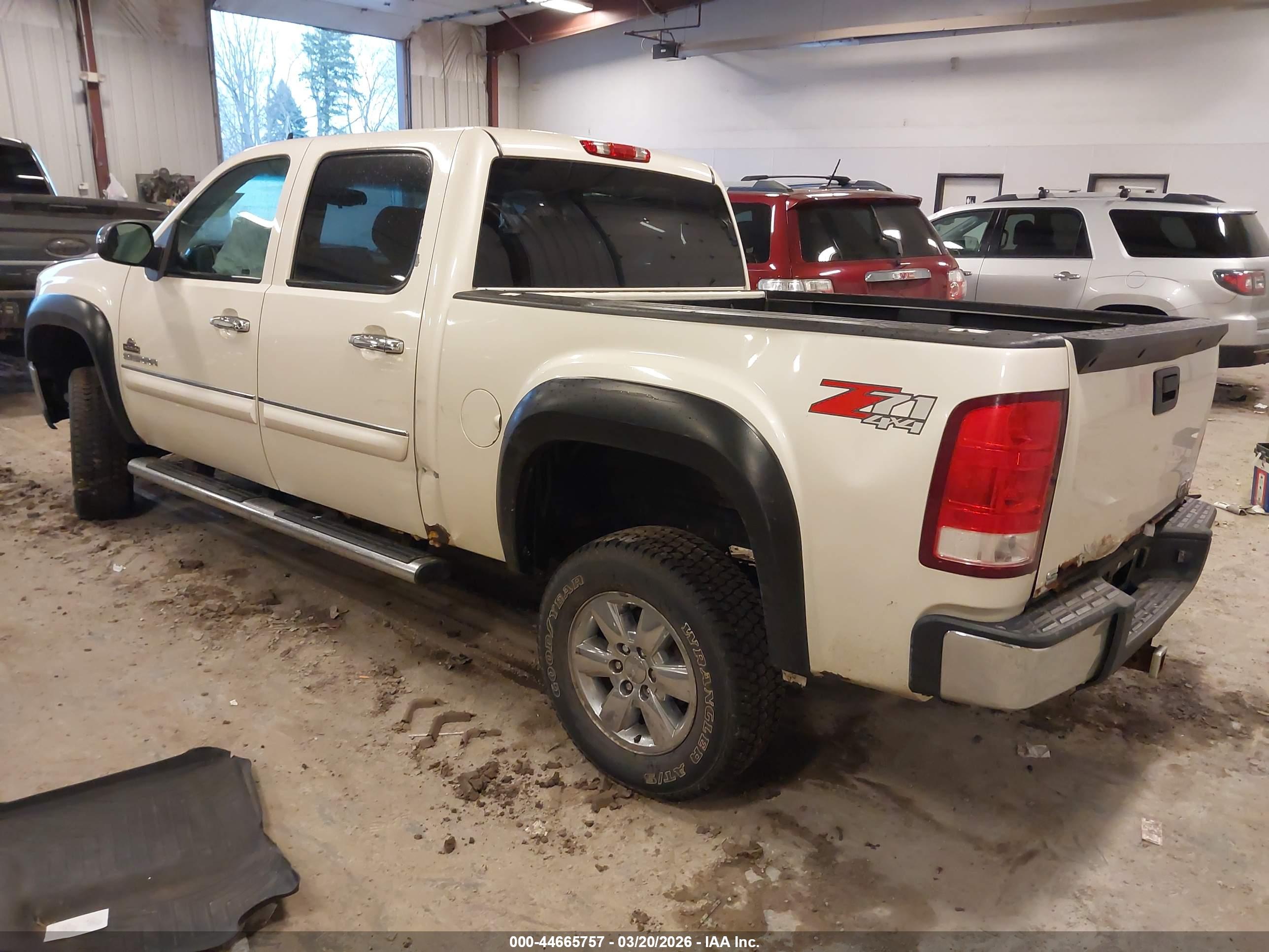 GMC SIERRA image 3