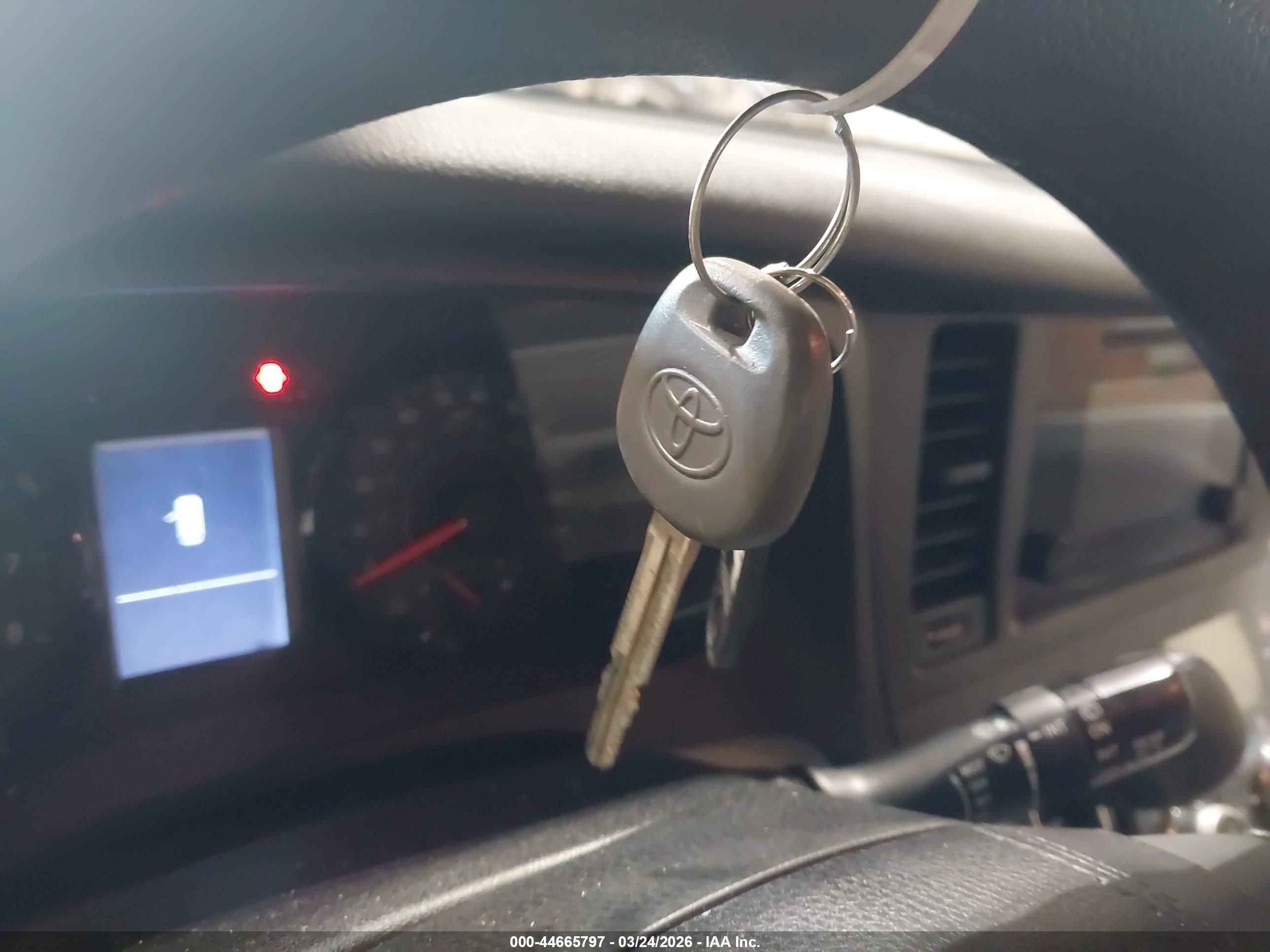 TOYOTA SIENNA image 11