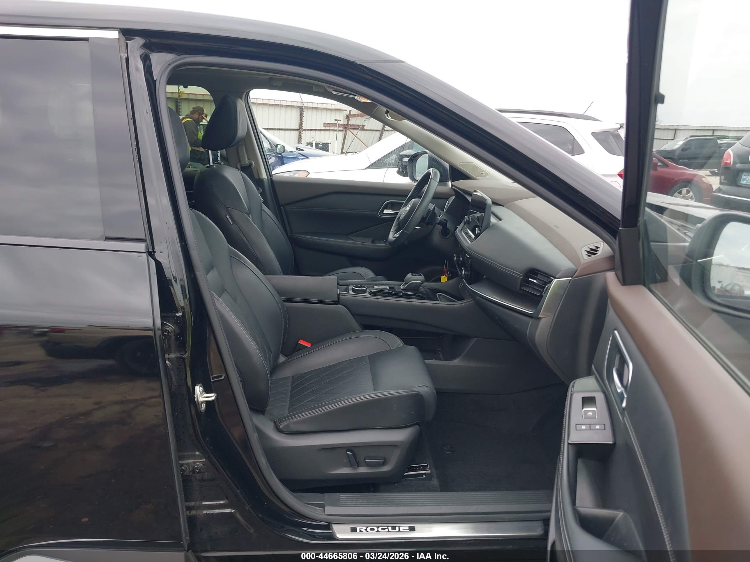 NISSAN ROGUE image 5