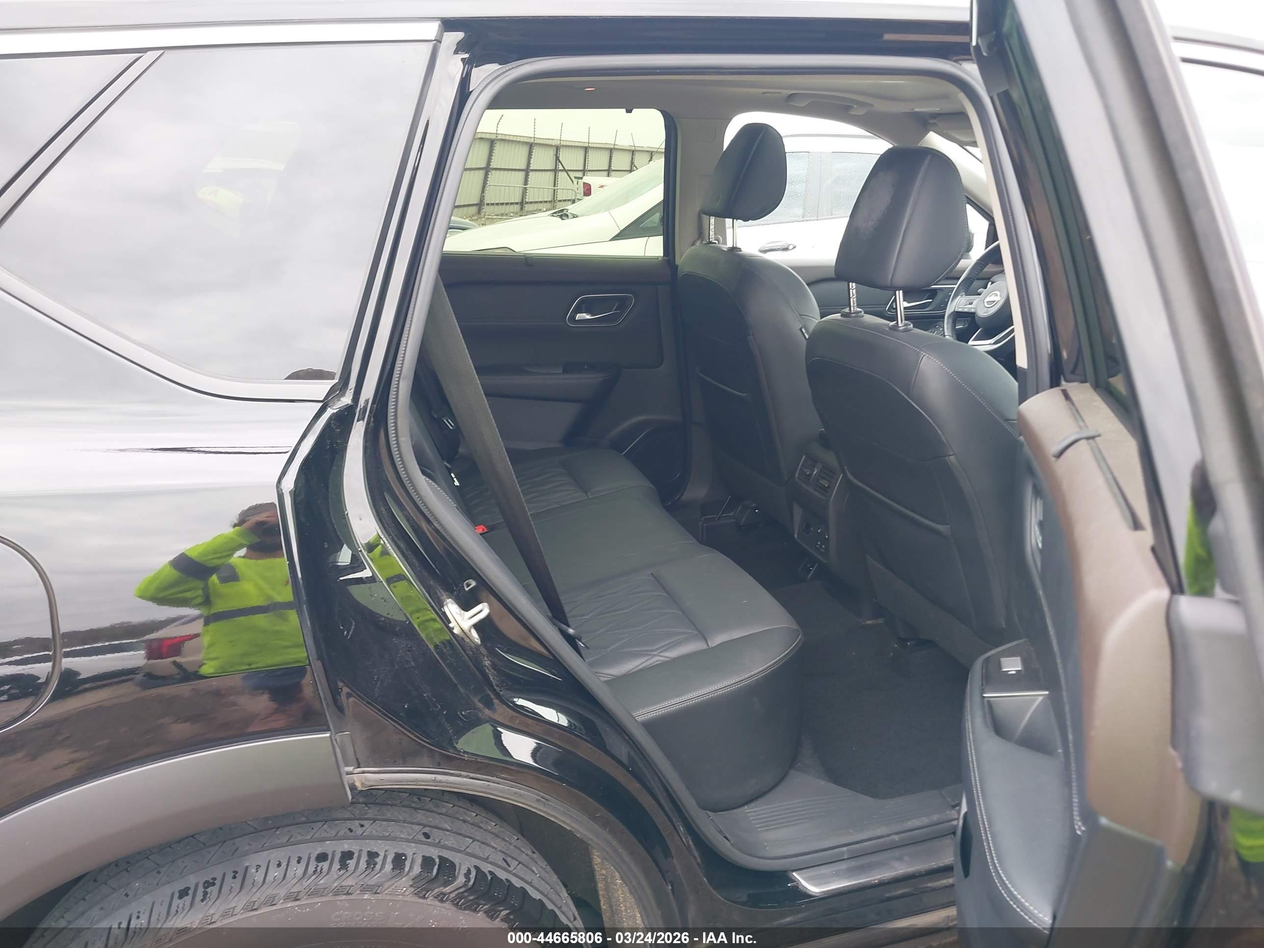 NISSAN ROGUE image 8