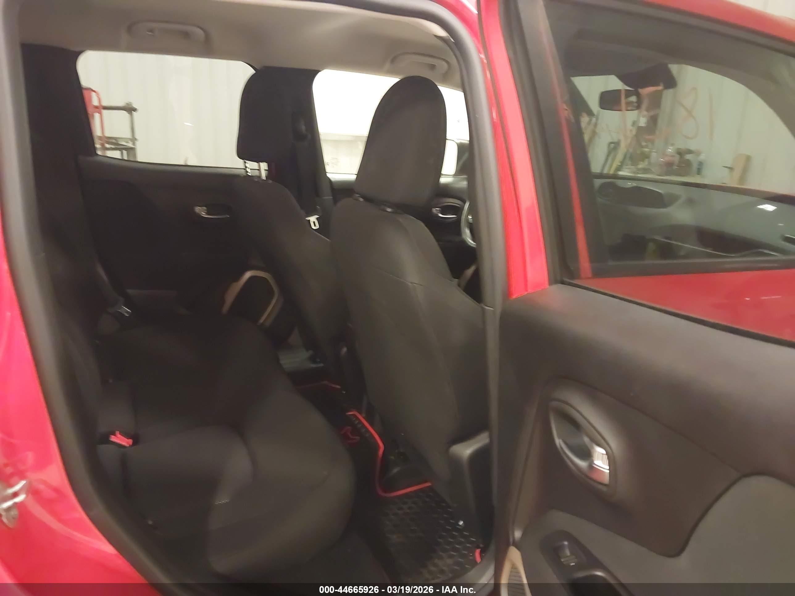 JEEP RENEGADE image 8