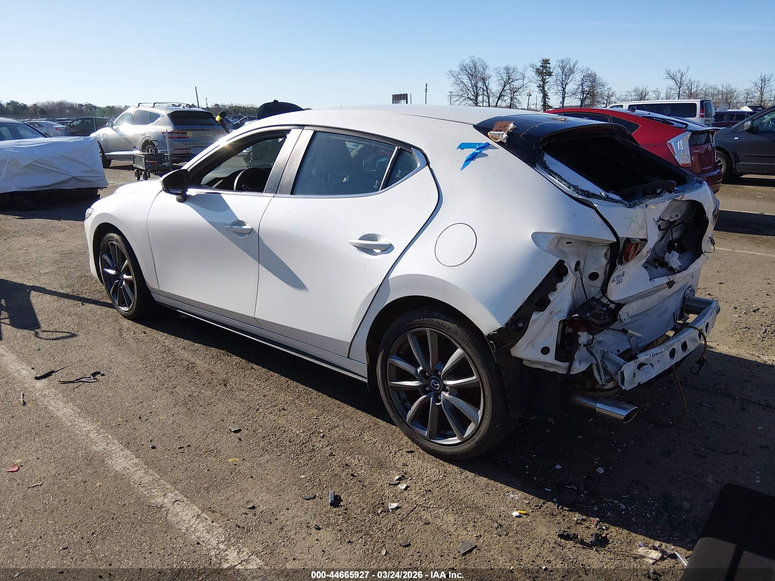MAZDA MAZDA3 image 3