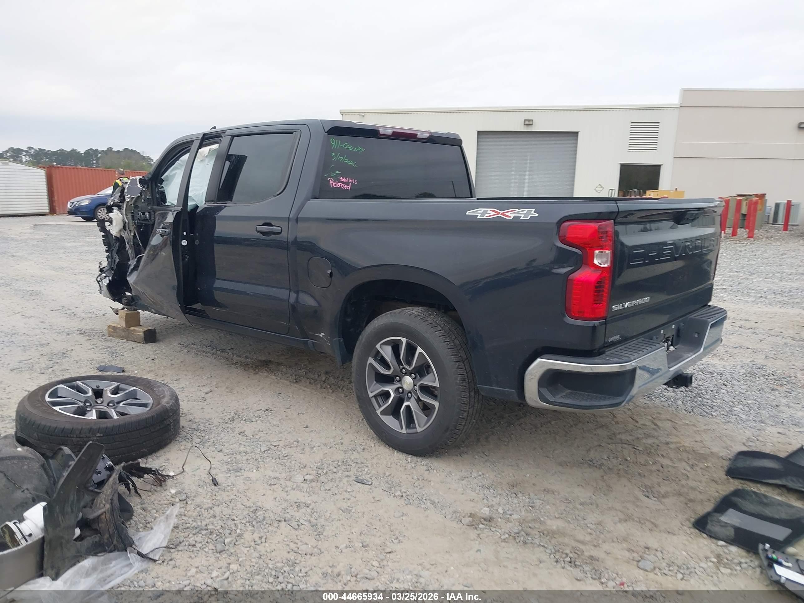 CHEVROLET SILVERADO image 3