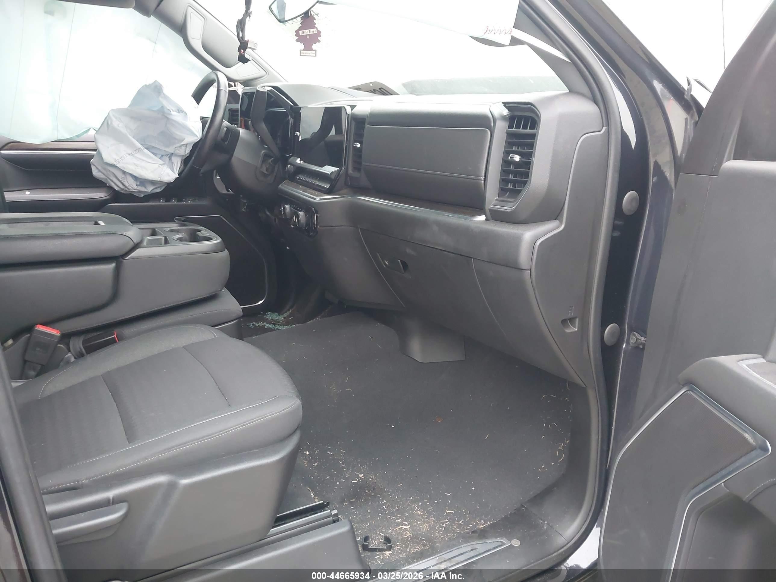 CHEVROLET SILVERADO image 5