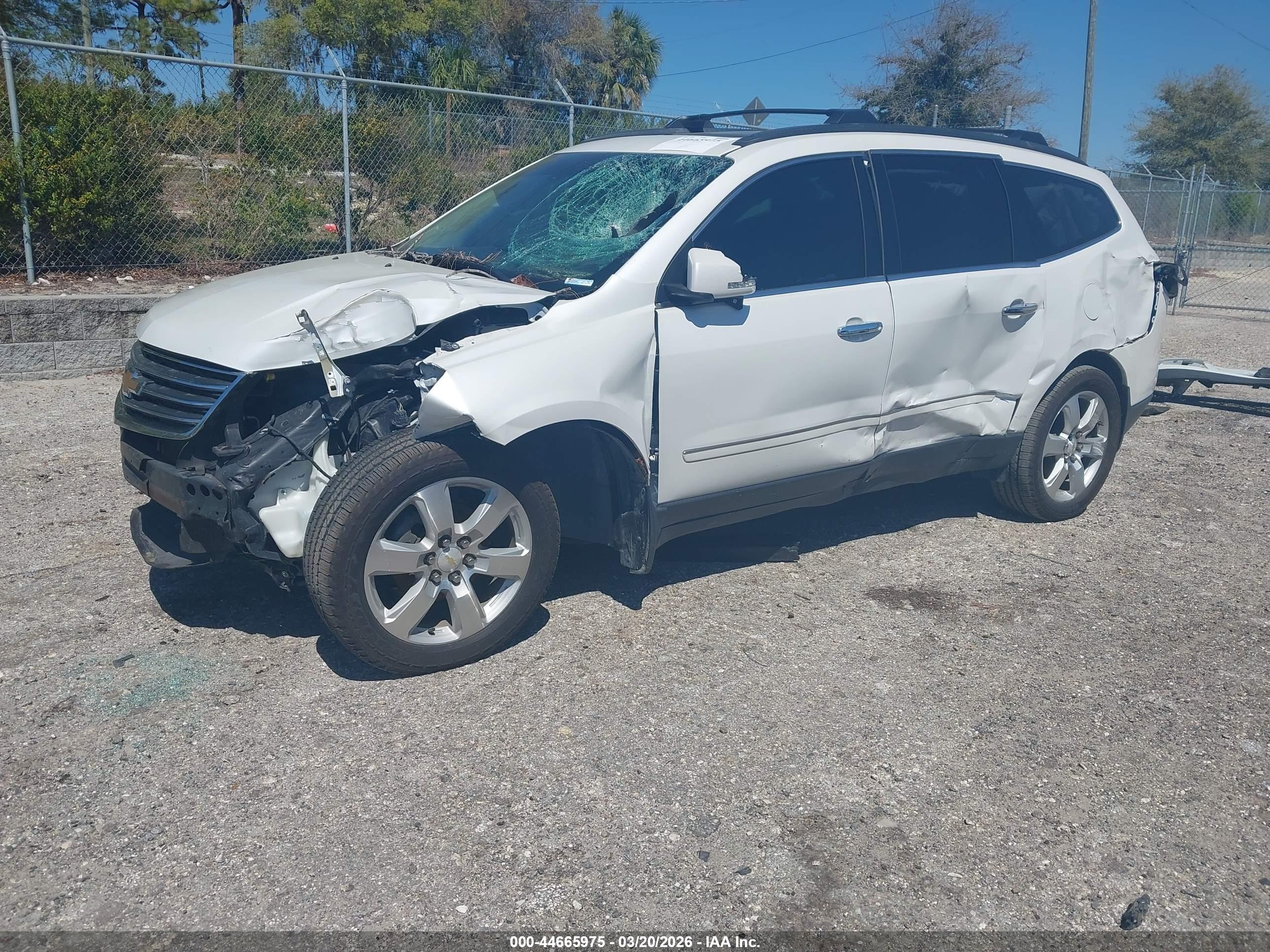 CHEVROLET TRAVERSE image 2