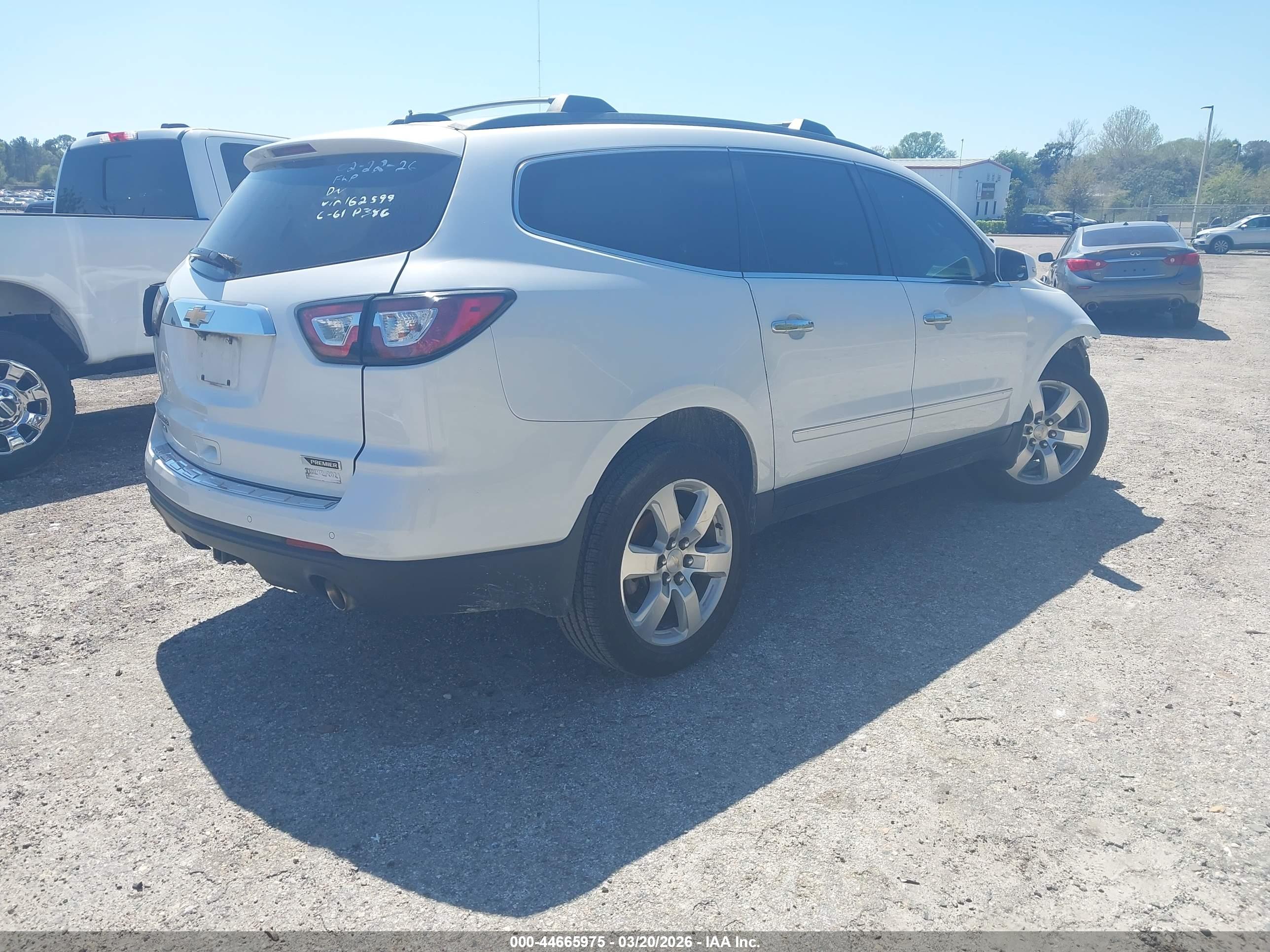 CHEVROLET TRAVERSE image 4