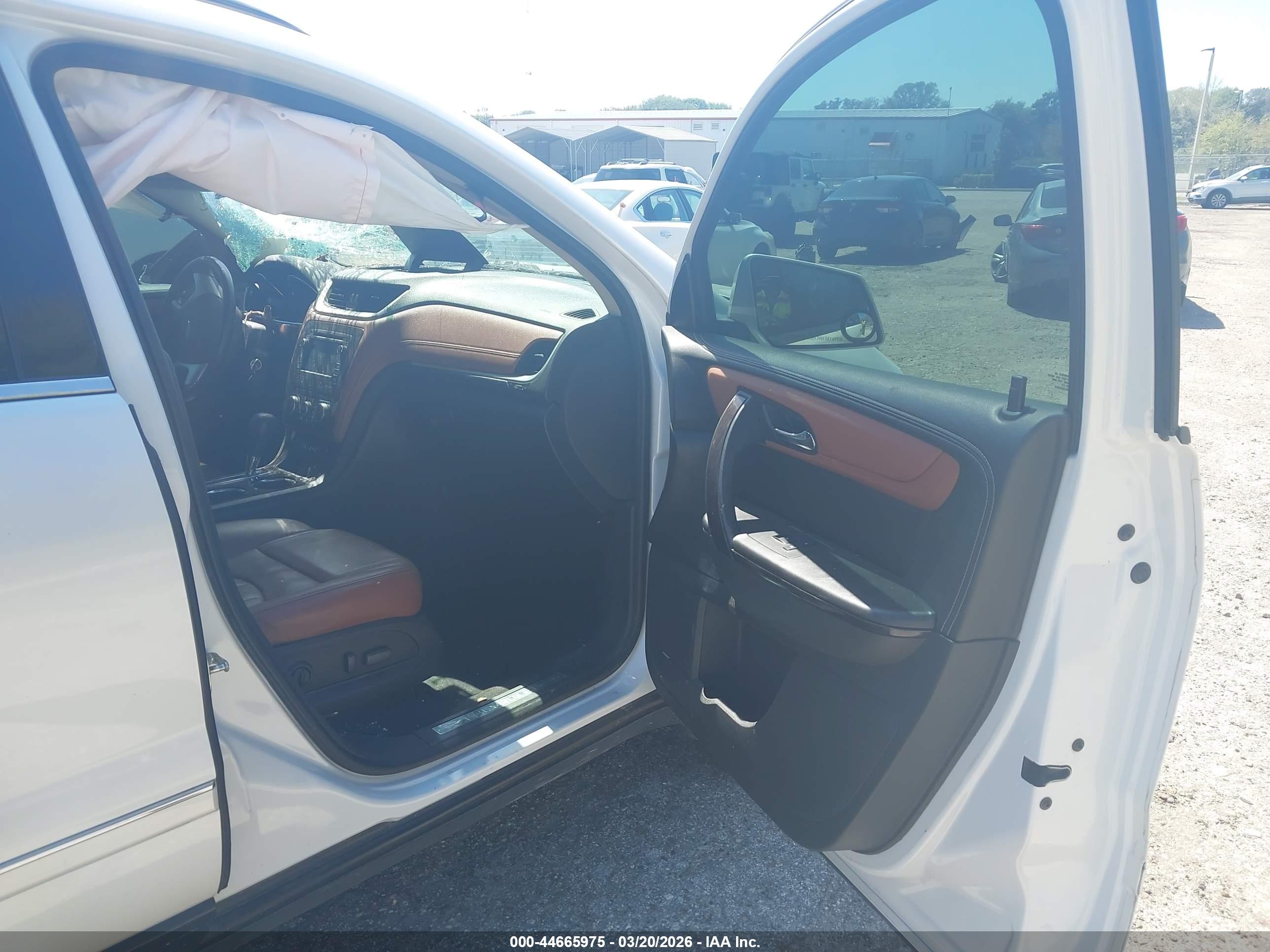 CHEVROLET TRAVERSE image 5