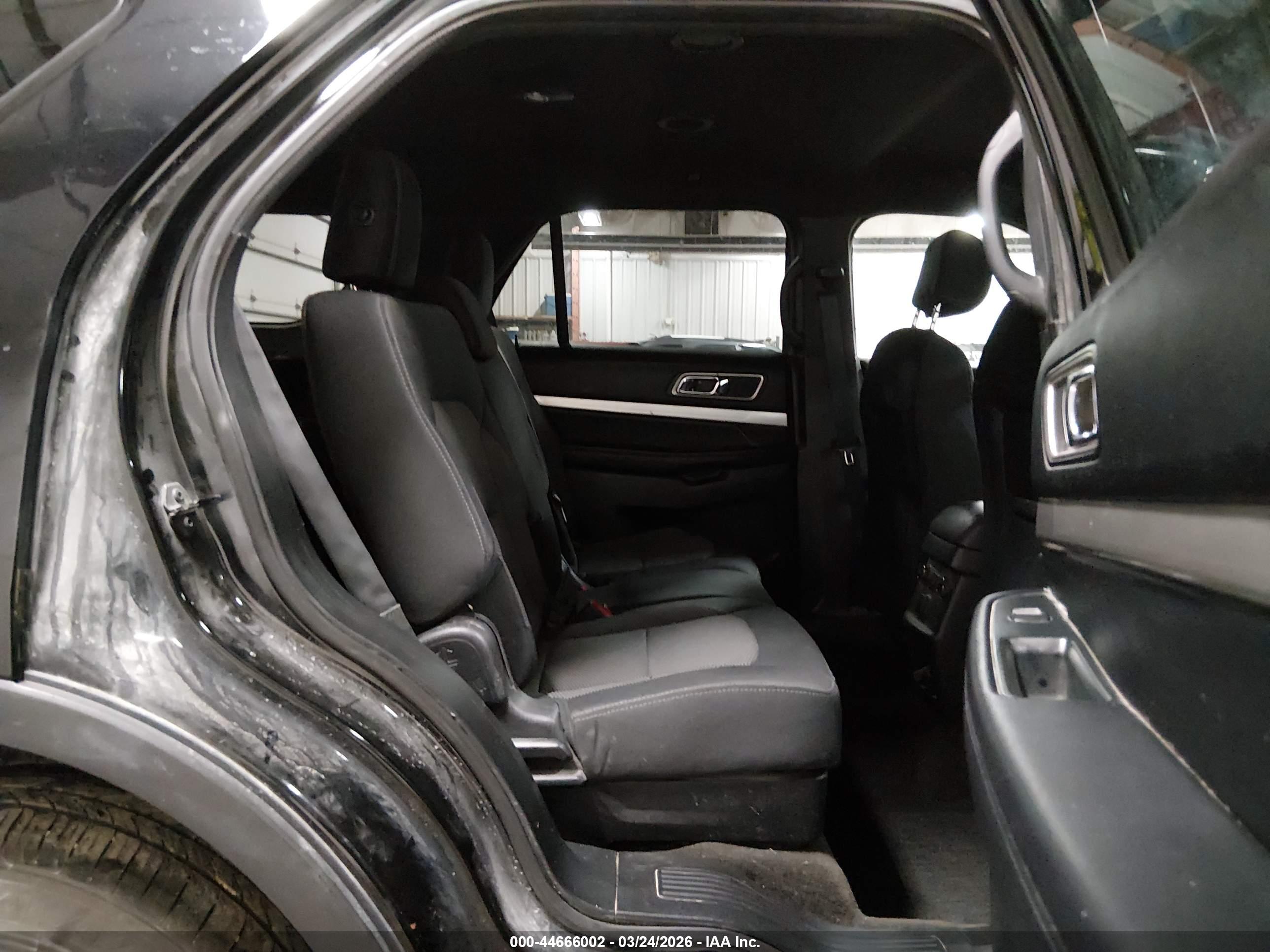 FORD EXPLORER image 8