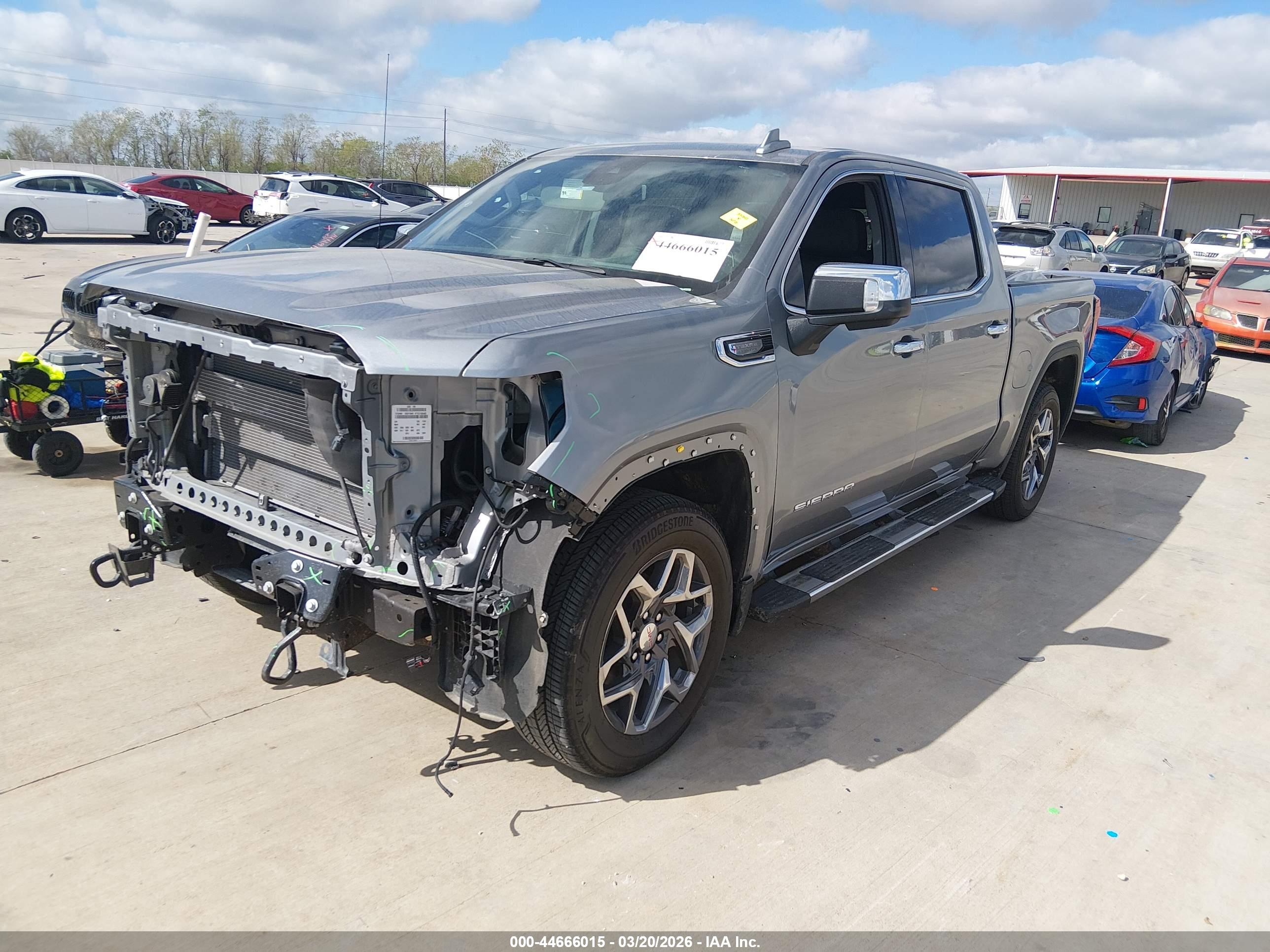 GMC SIERRA image 2