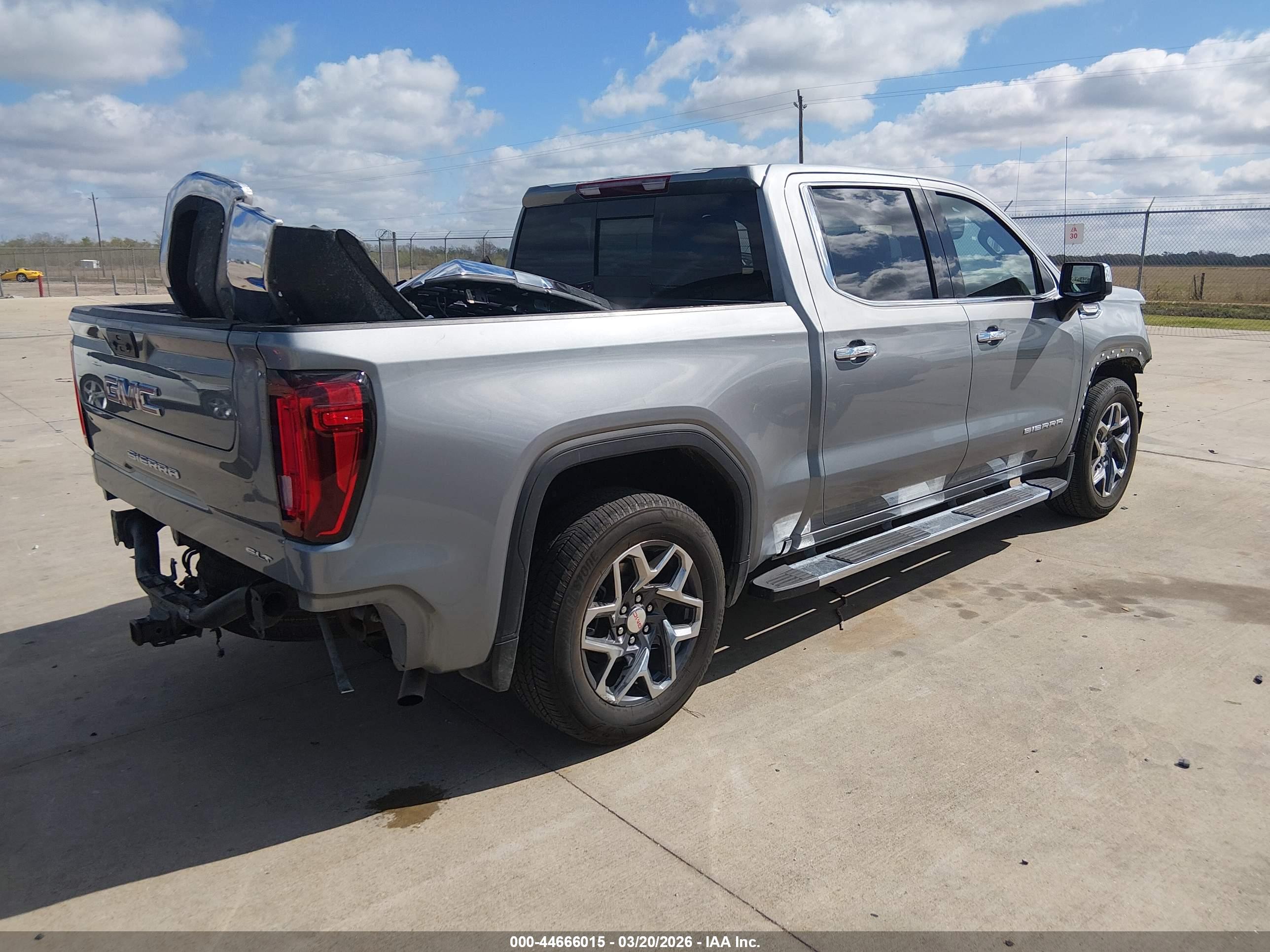 GMC SIERRA image 4