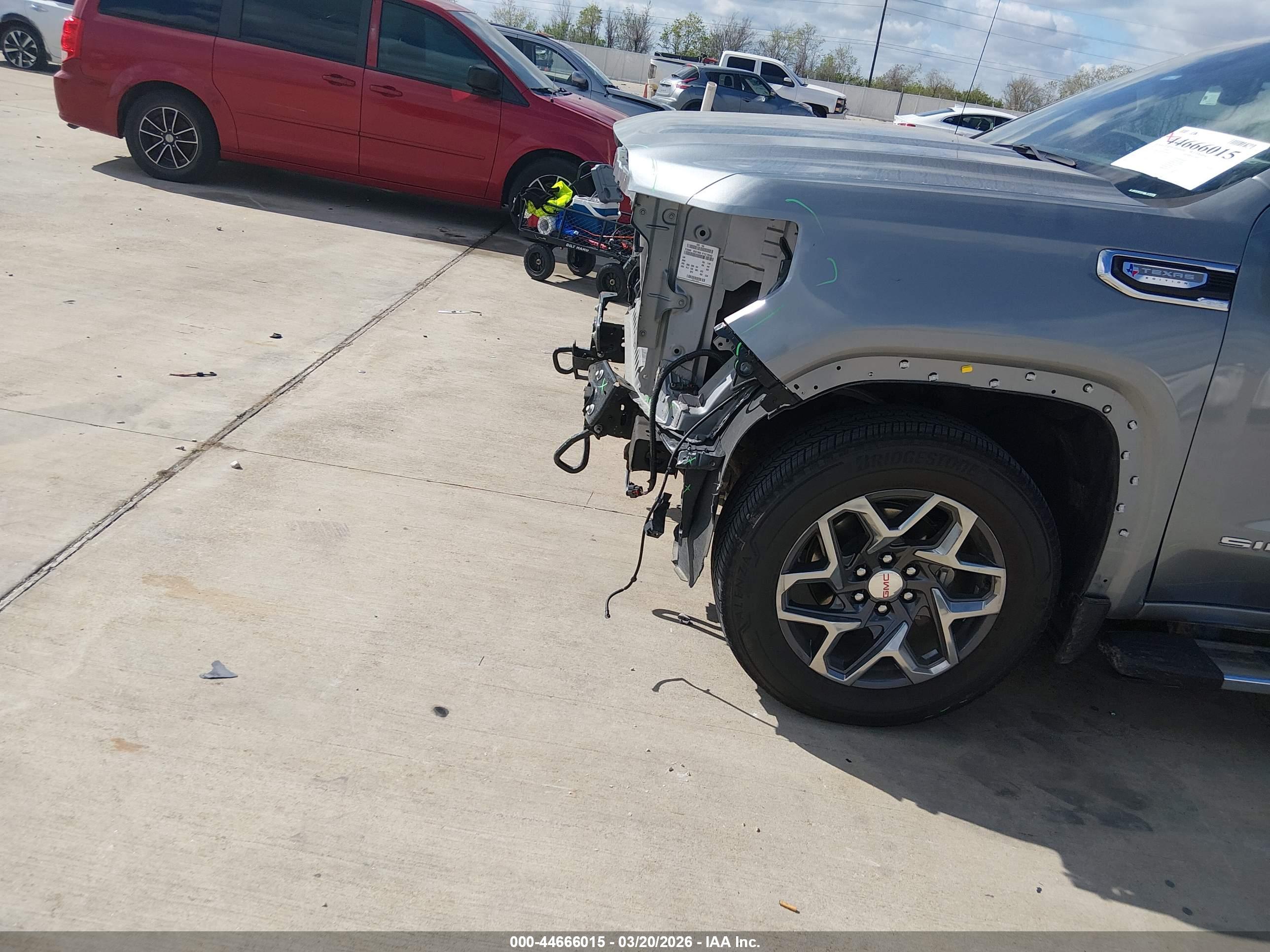 GMC SIERRA image 6