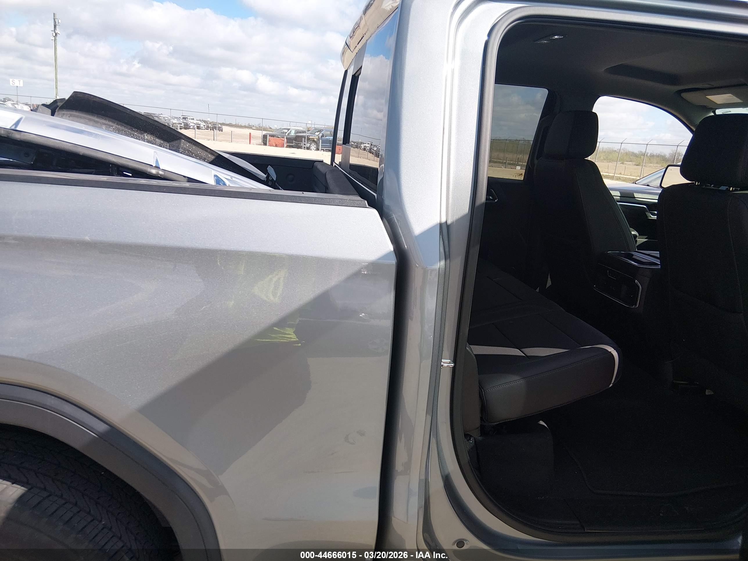 GMC SIERRA image 8