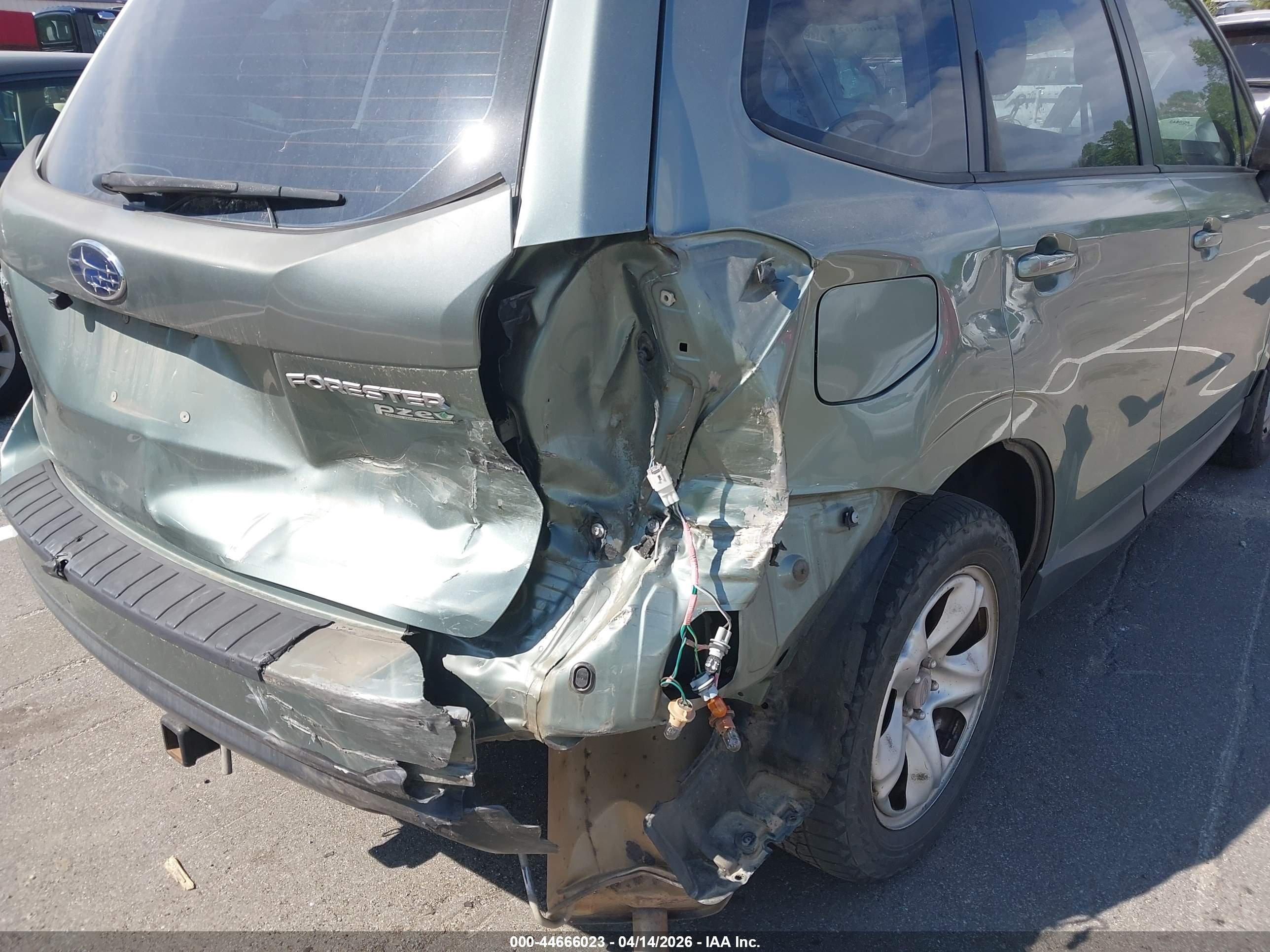 SUBARU FORESTER image 6