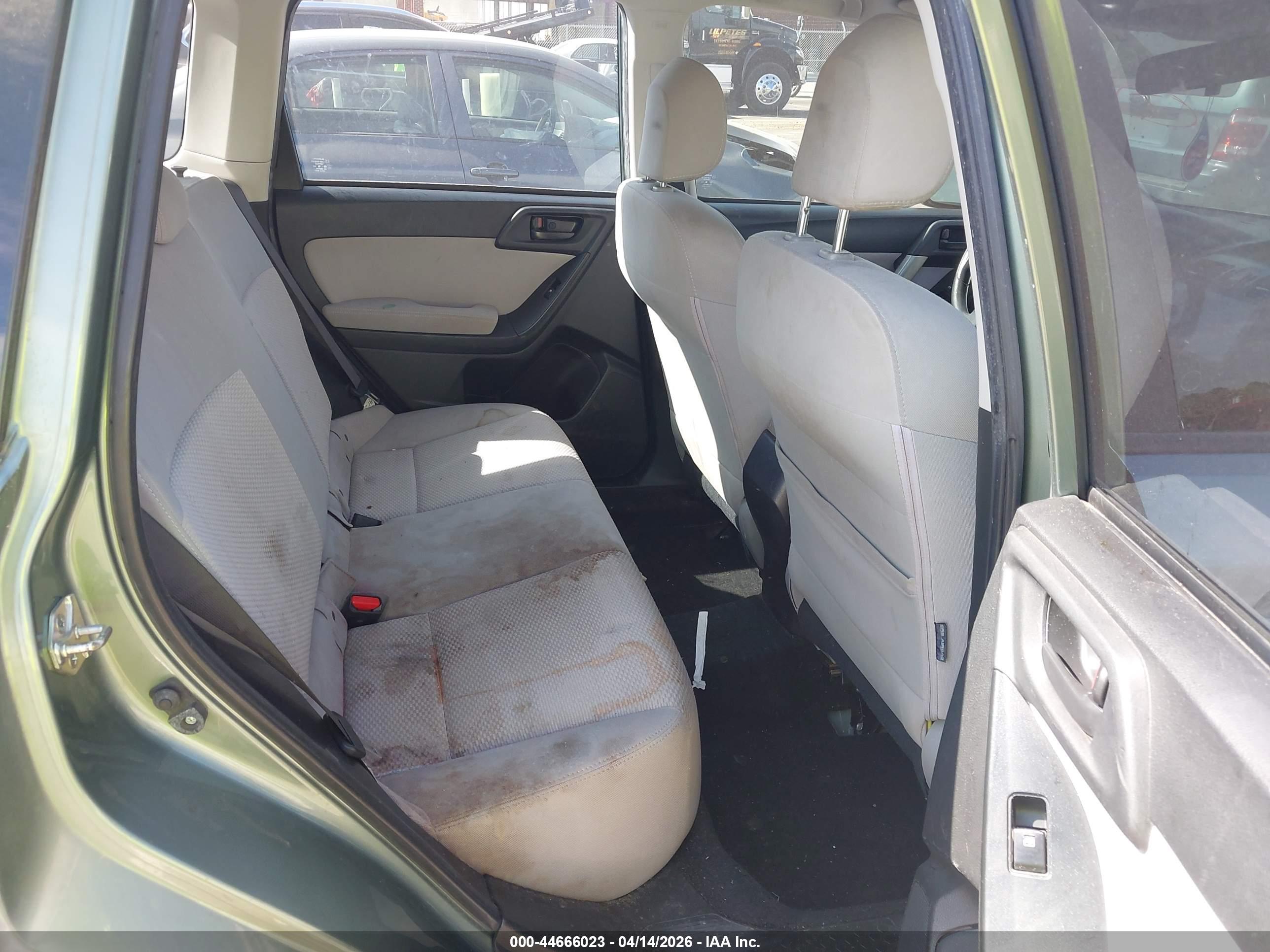 SUBARU FORESTER image 8