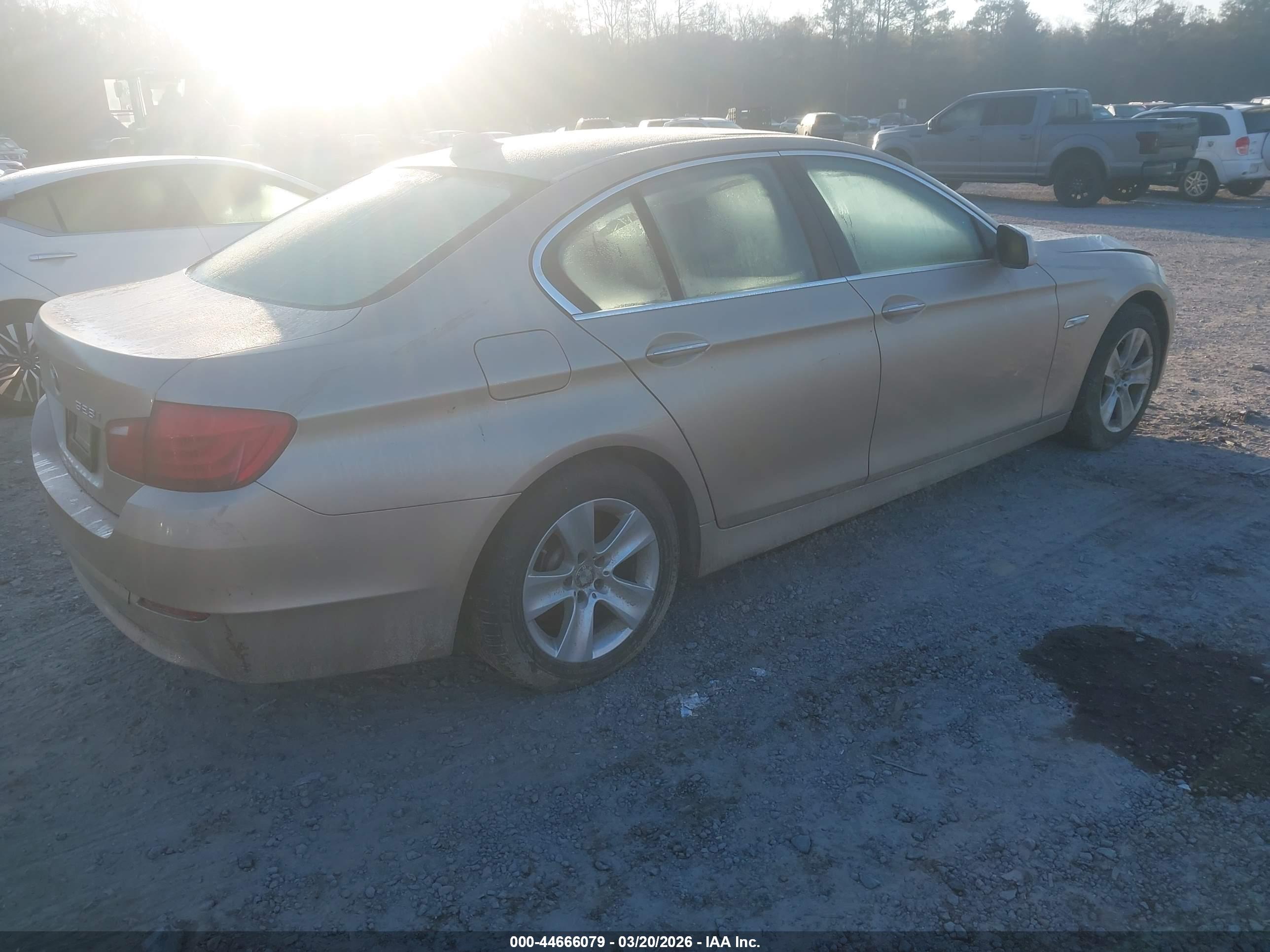 BMW 528I image 4