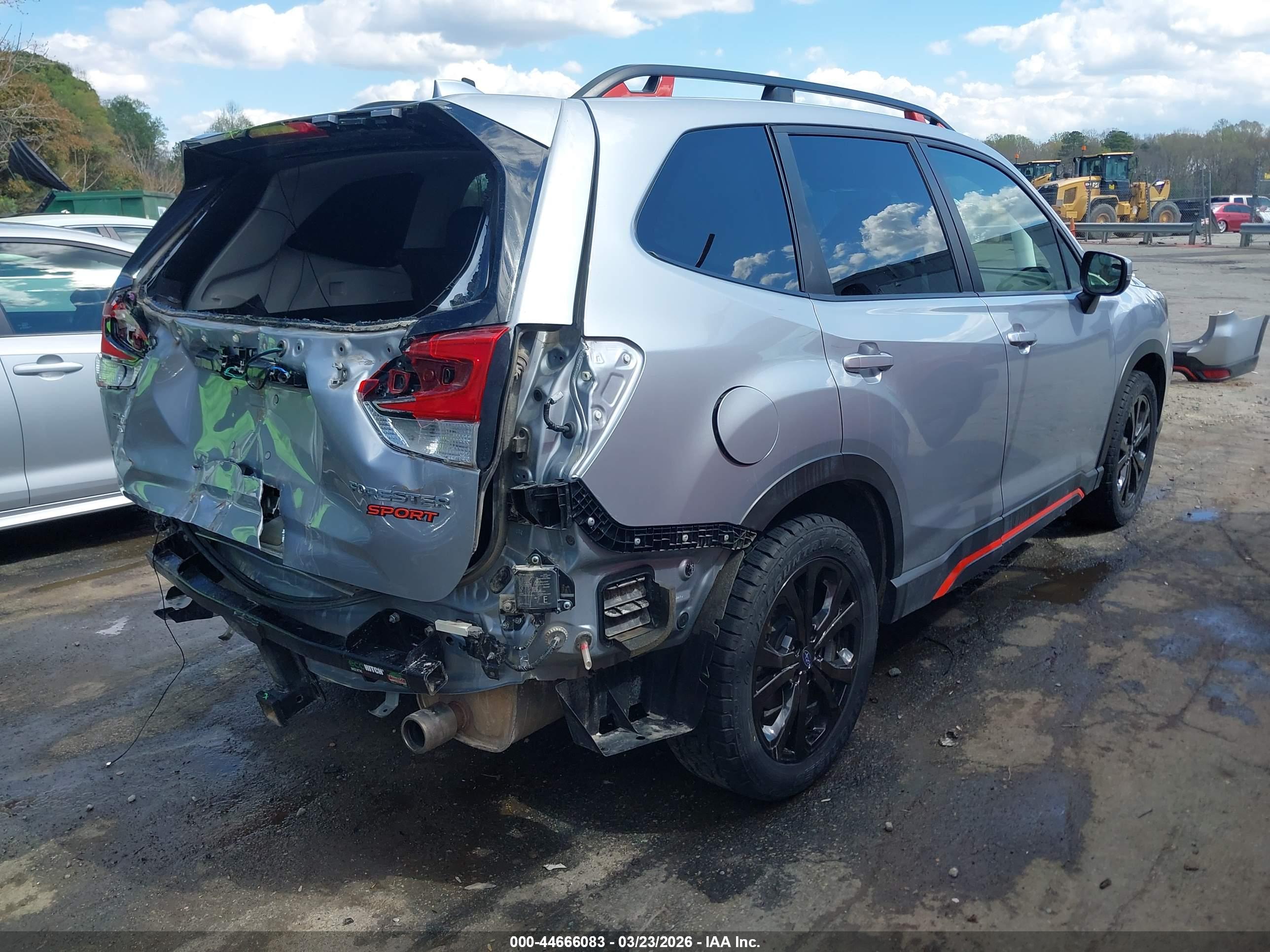 SUBARU FORESTER image 4