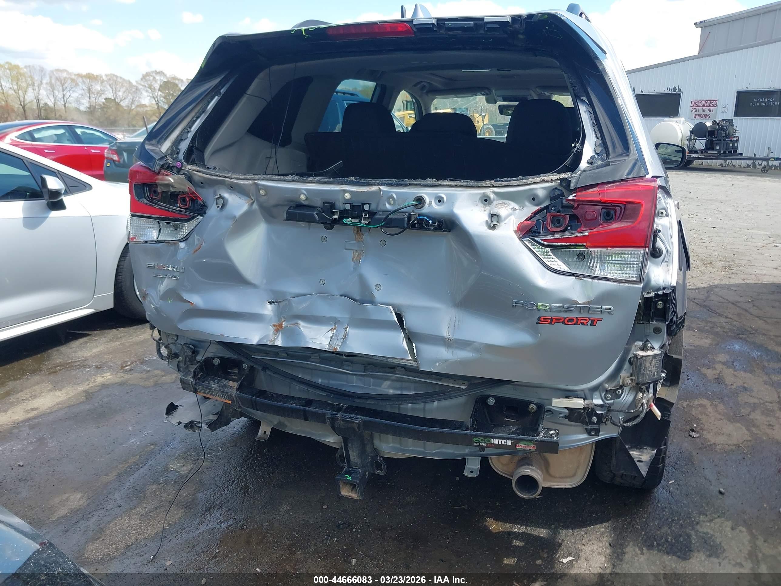 SUBARU FORESTER image 6