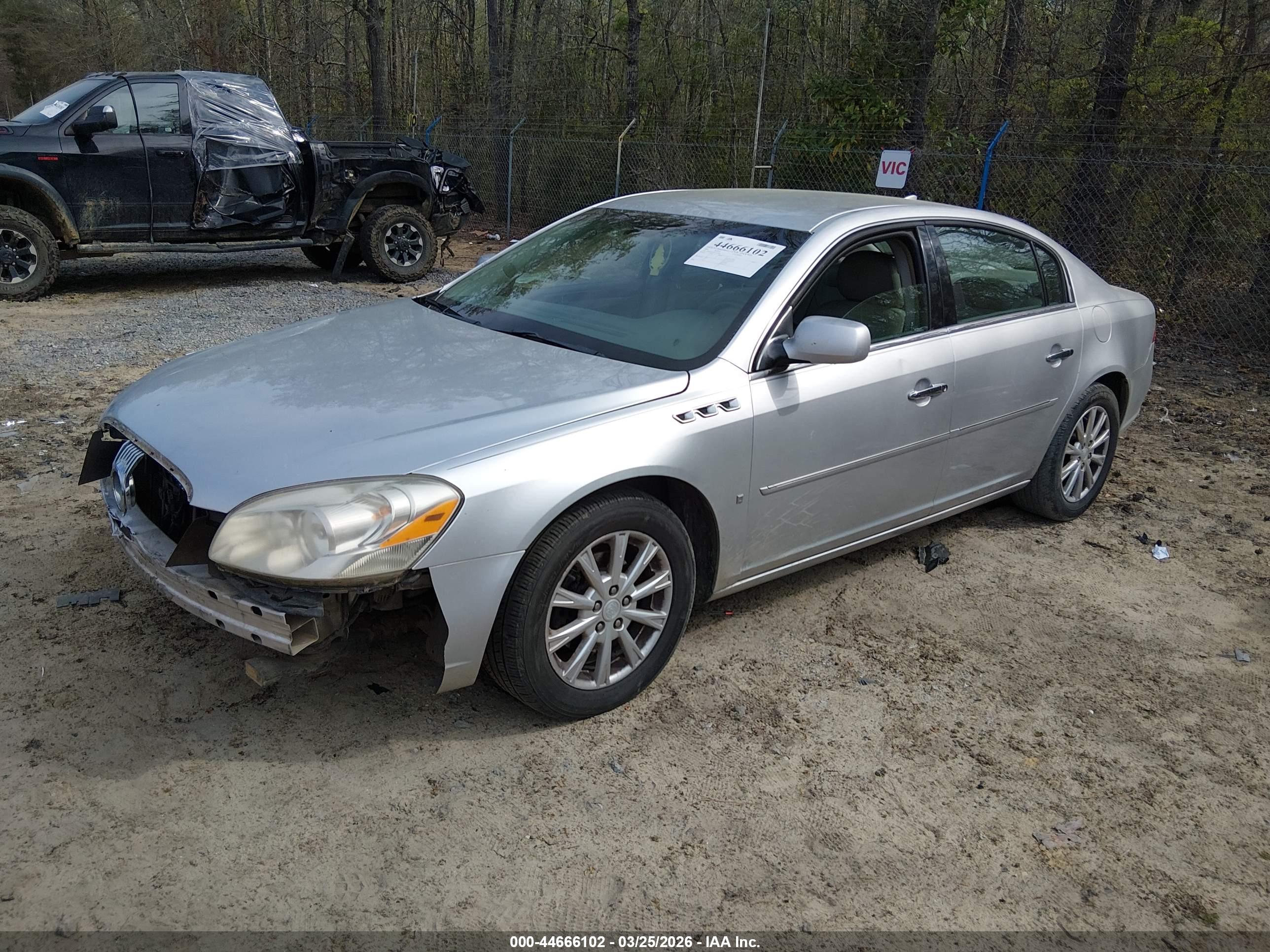 BUICK LUCERNE image 2