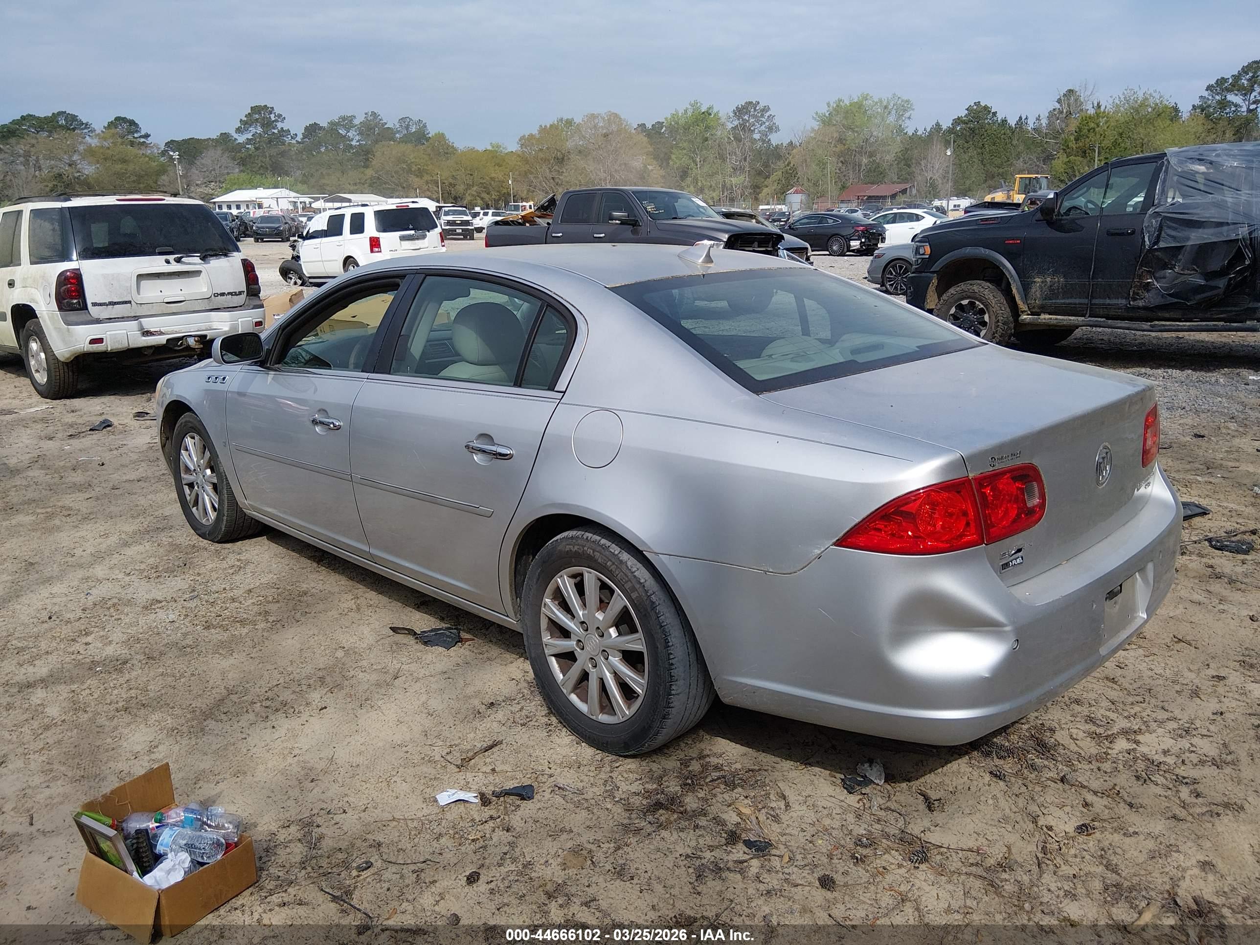 BUICK LUCERNE image 3