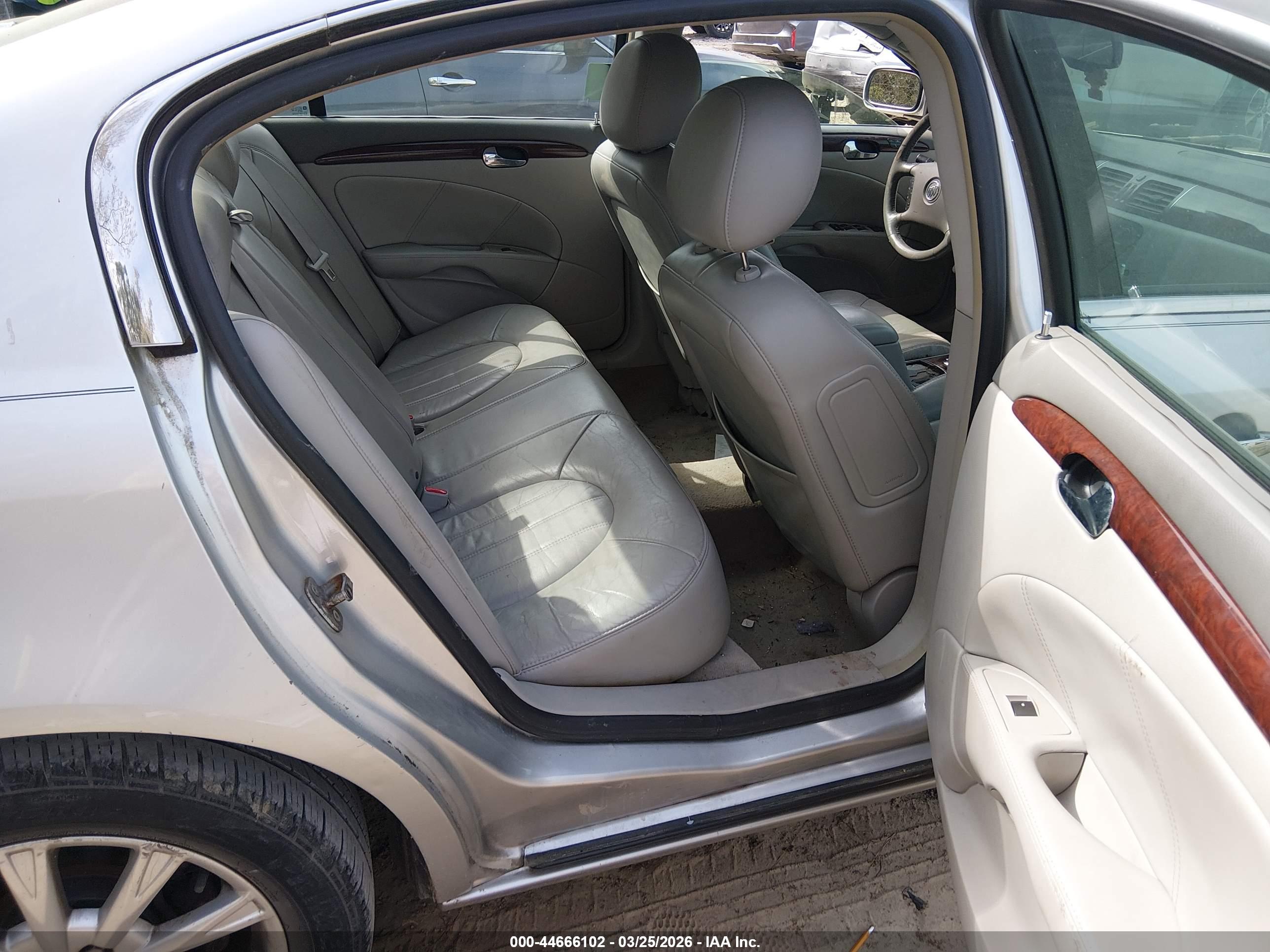 BUICK LUCERNE image 8