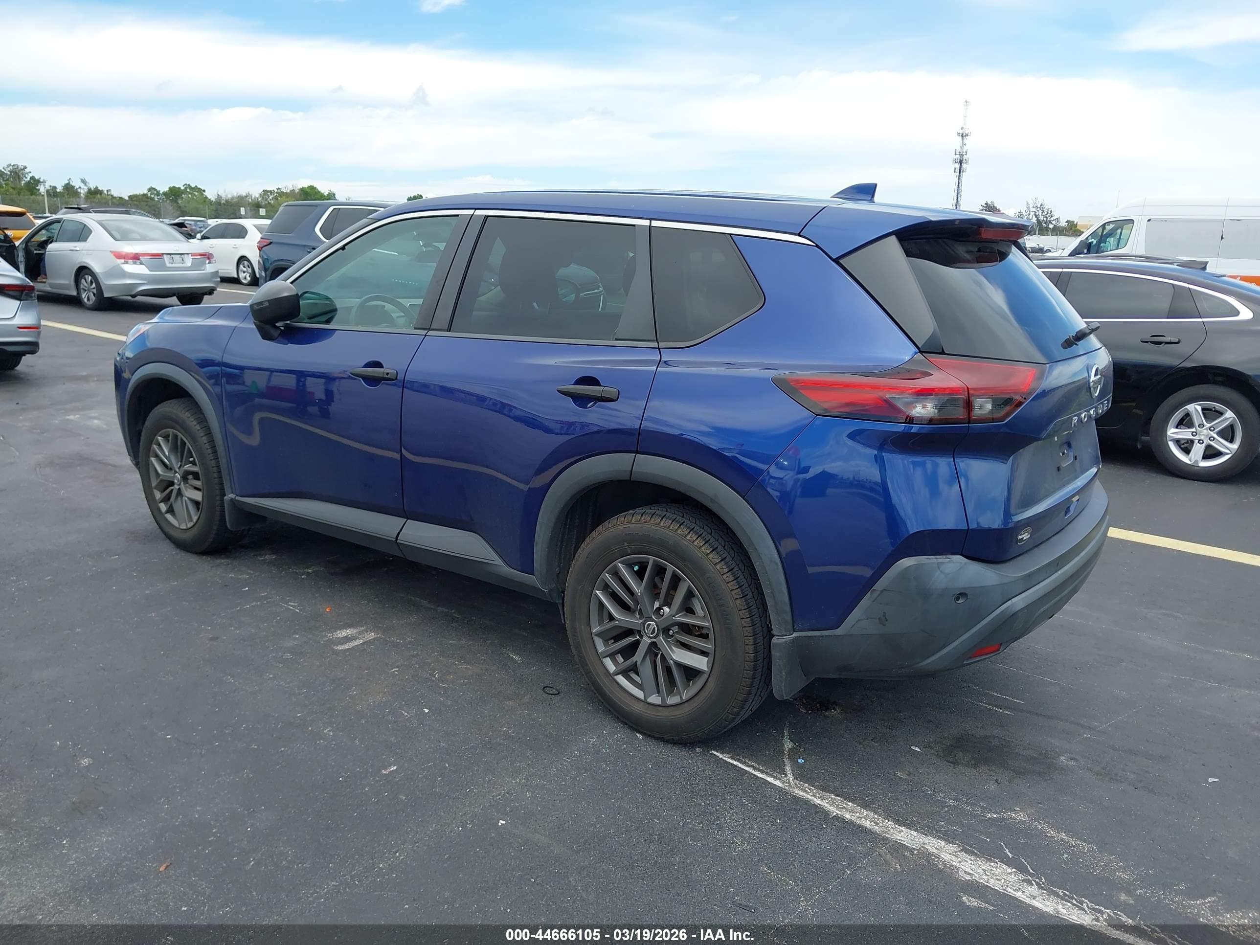 NISSAN ROGUE image 3