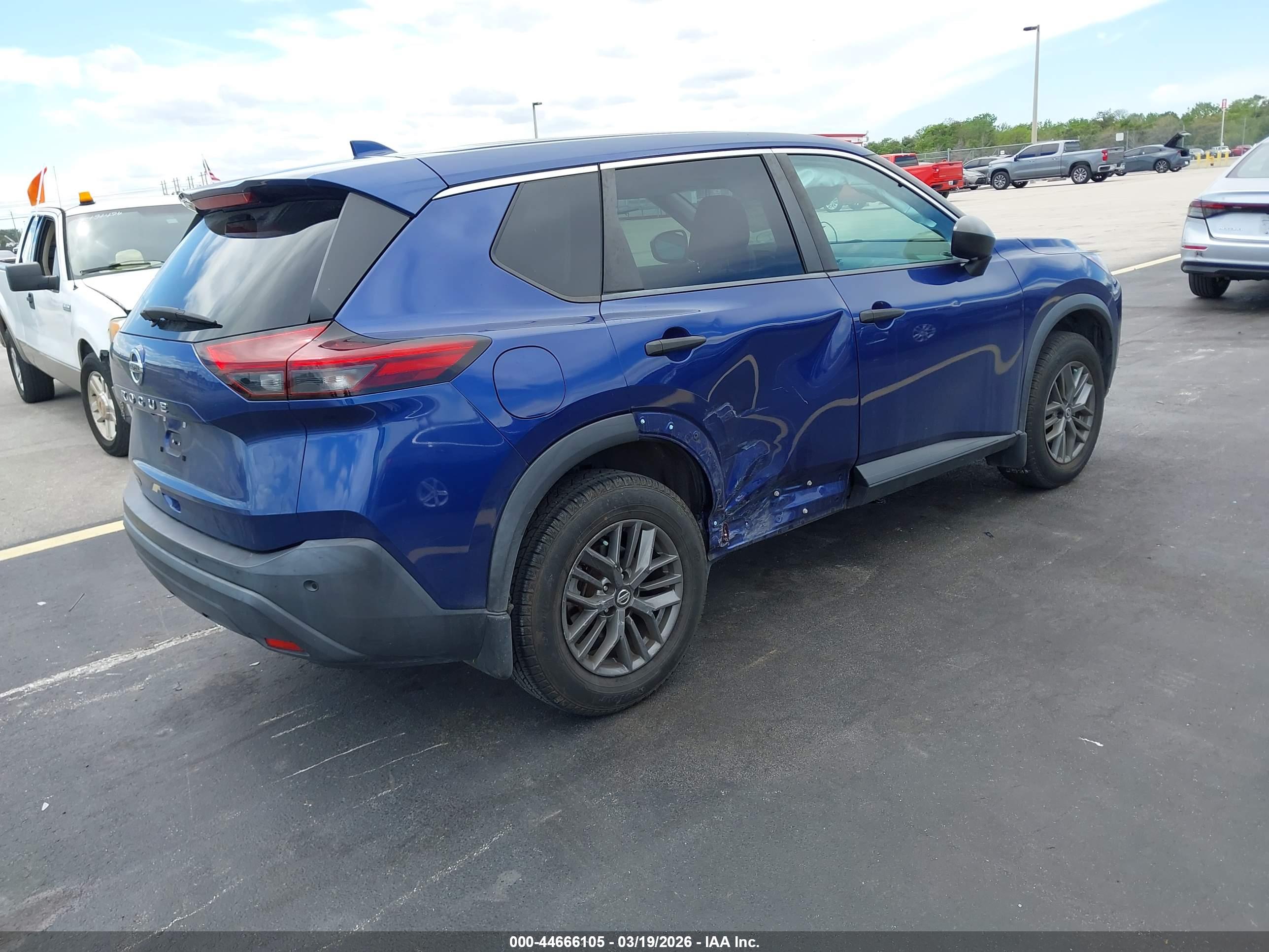 NISSAN ROGUE image 4