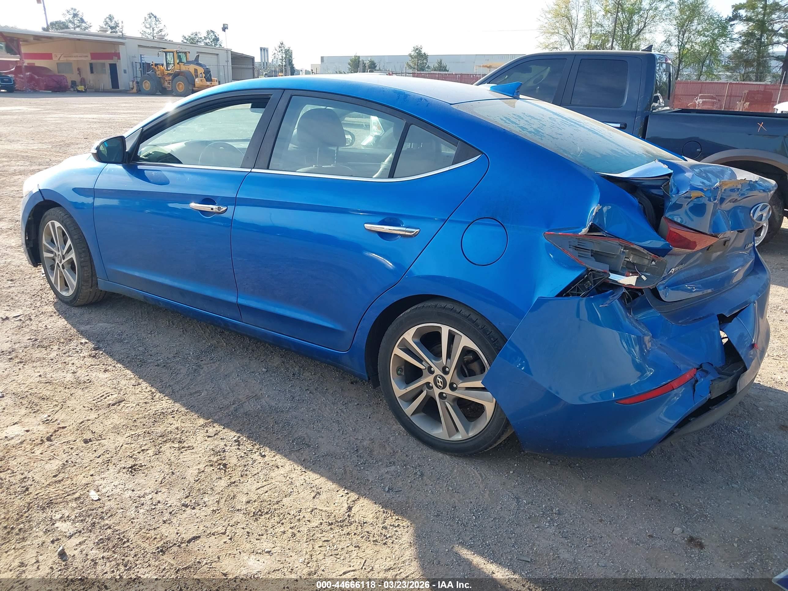 HYUNDAI ELANTRA image 3