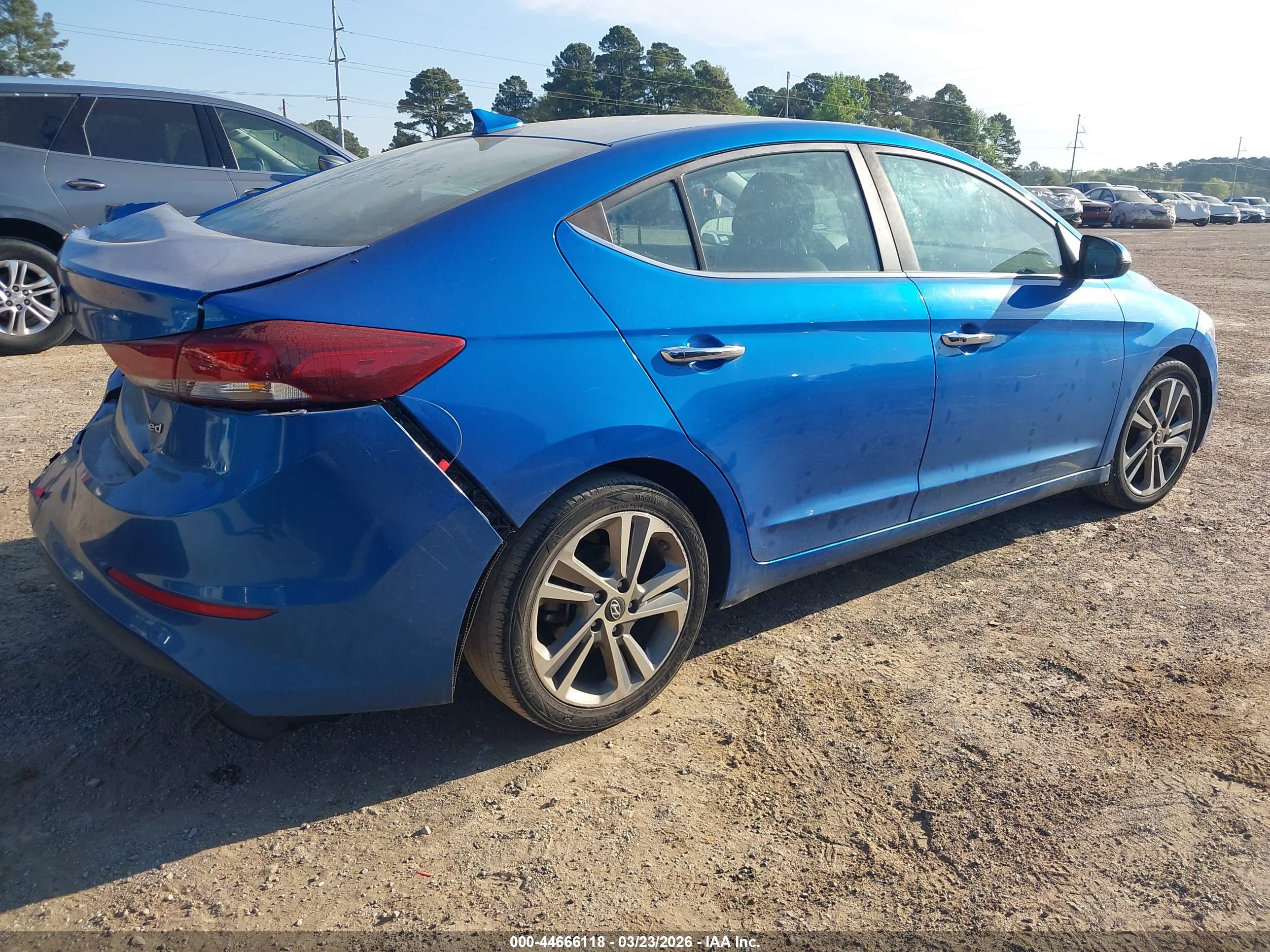 HYUNDAI ELANTRA image 4