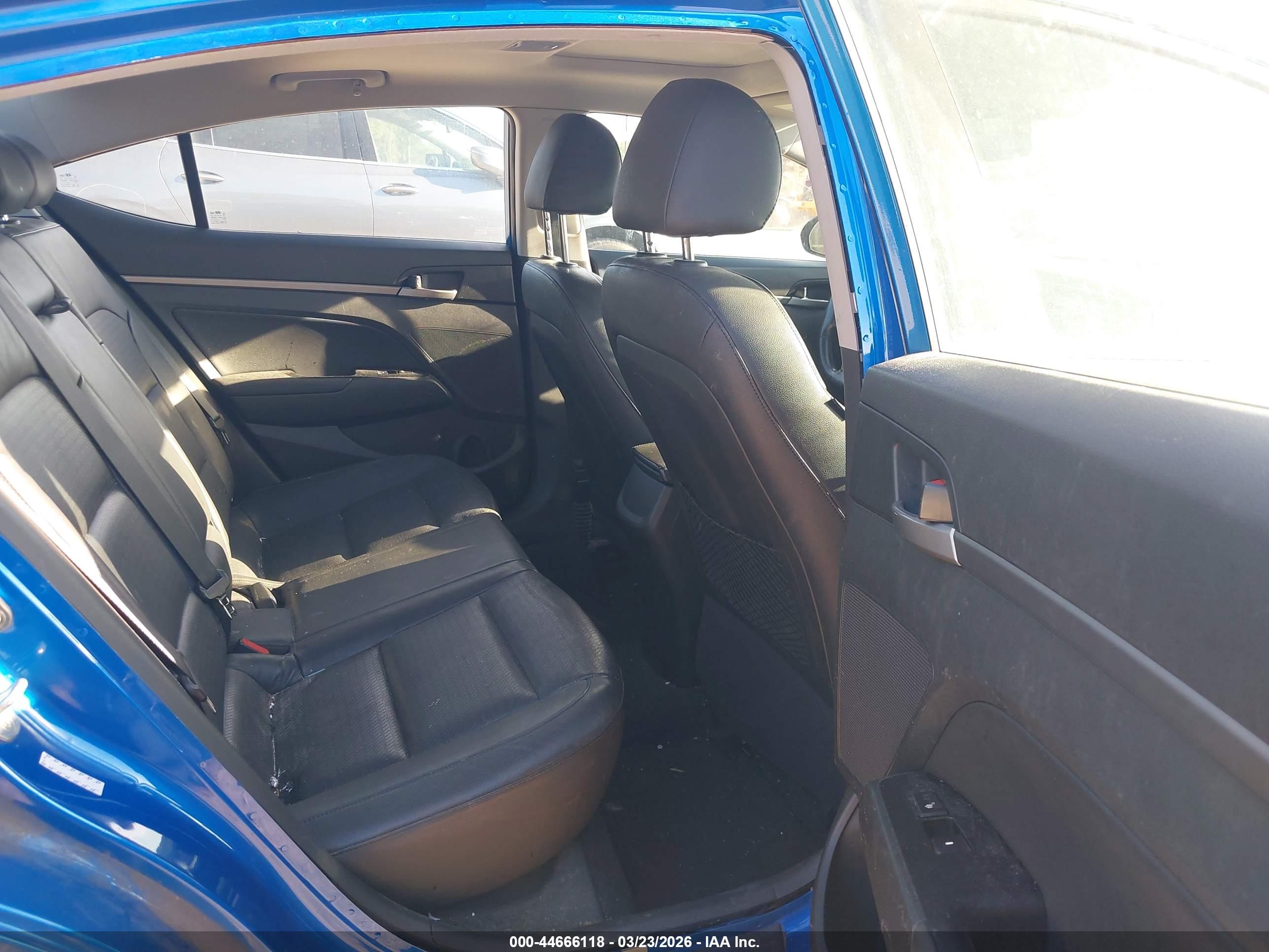 HYUNDAI ELANTRA image 8