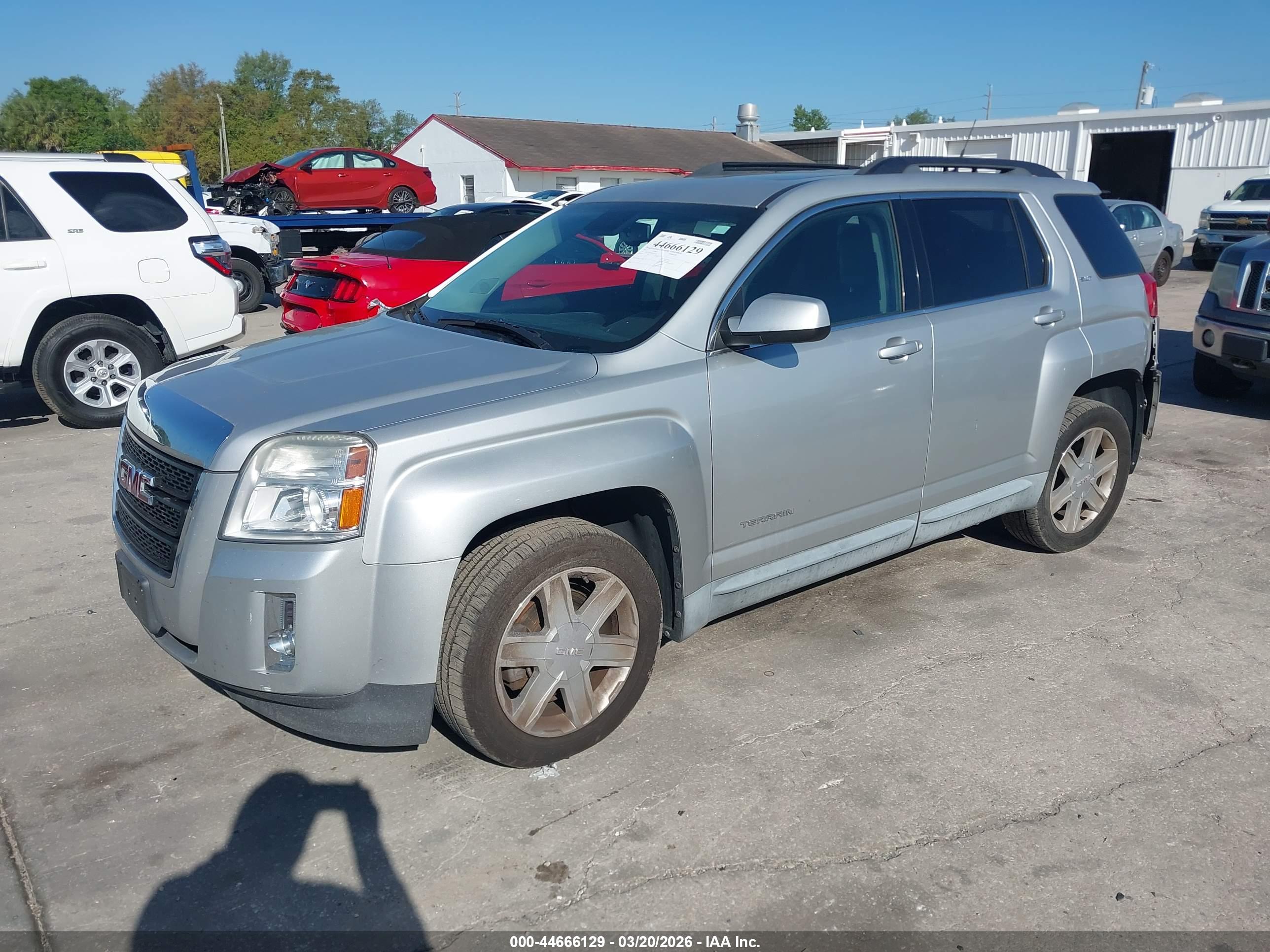 GMC TERRAIN image 2