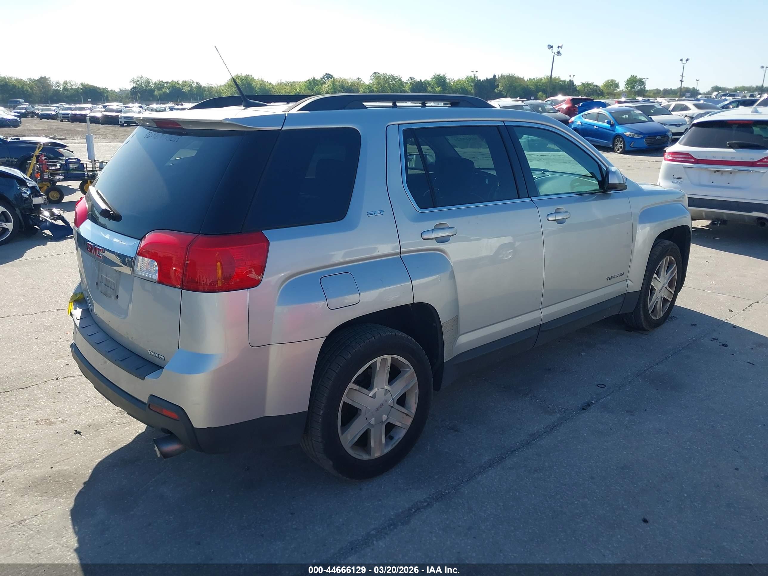 GMC TERRAIN image 4