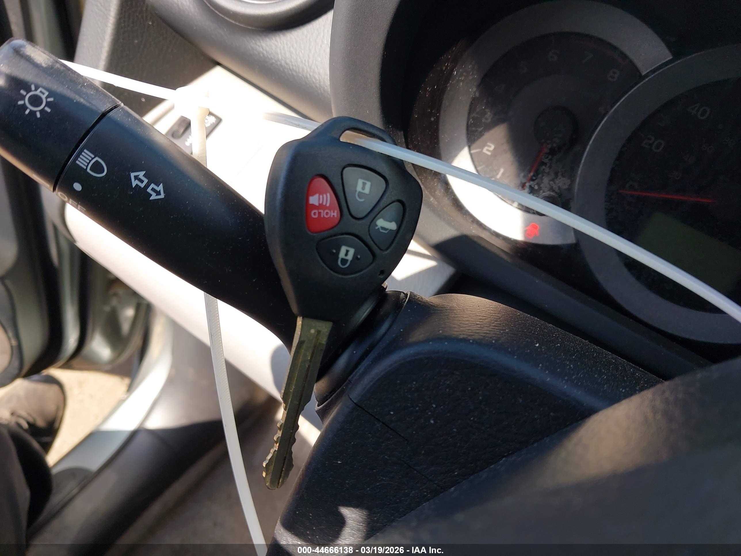 TOYOTA RAV4 image 11